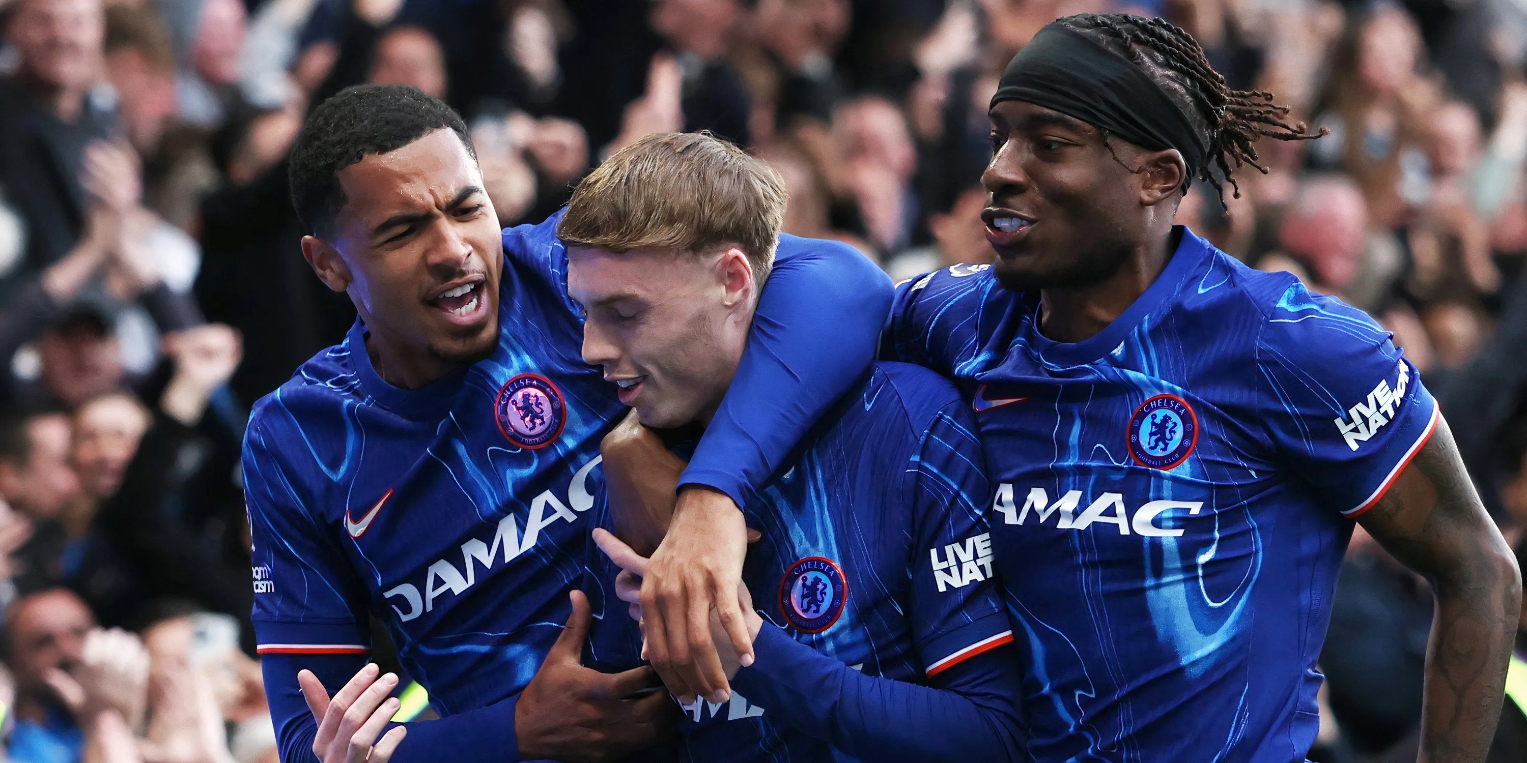 Các cầu thủ Chelsea ăn mừng bàn thắng trong trận gặp Liverpool