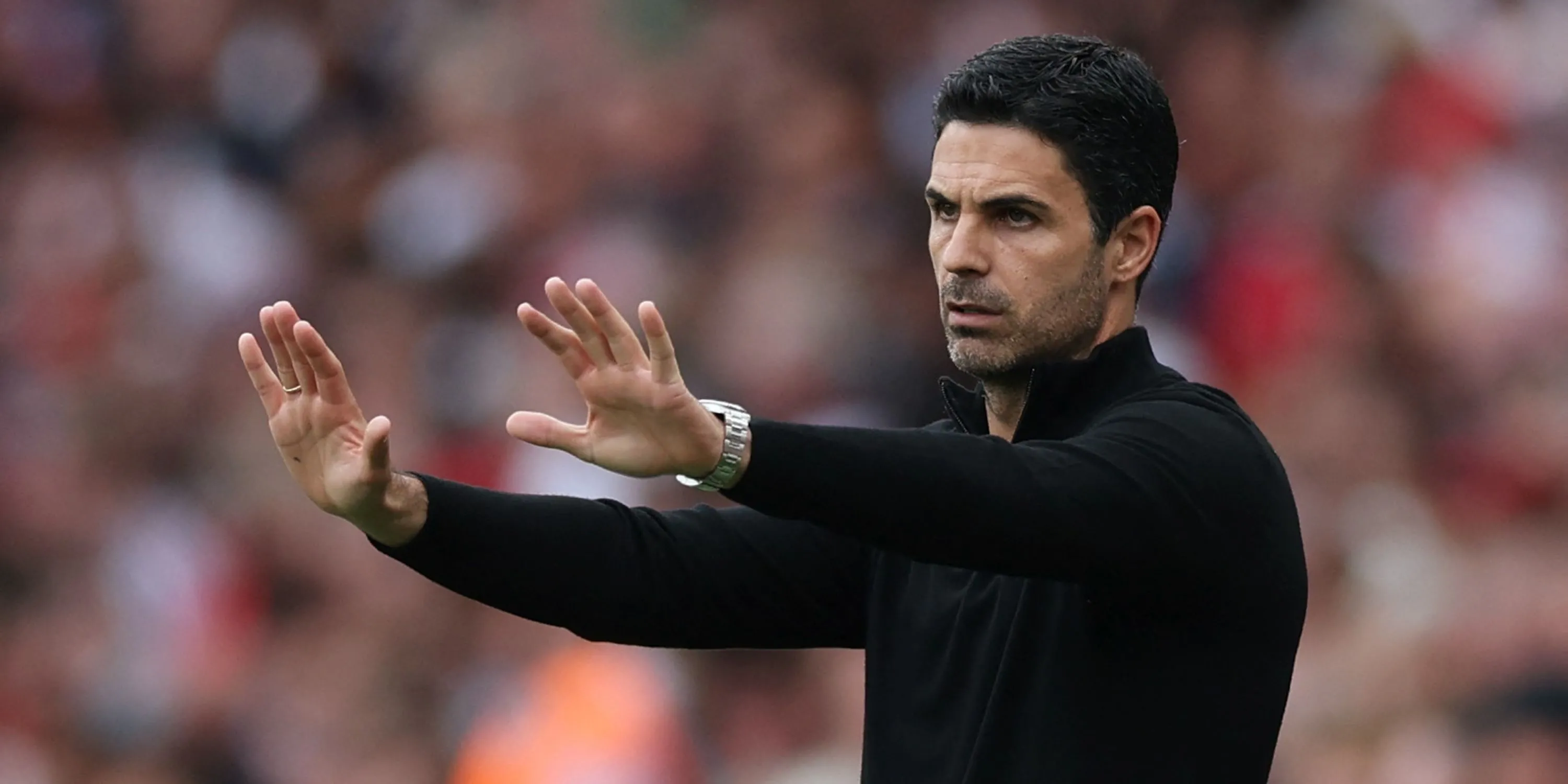 HLV Mikel Arteta của Arsenal phản ứng trong trận đấu
