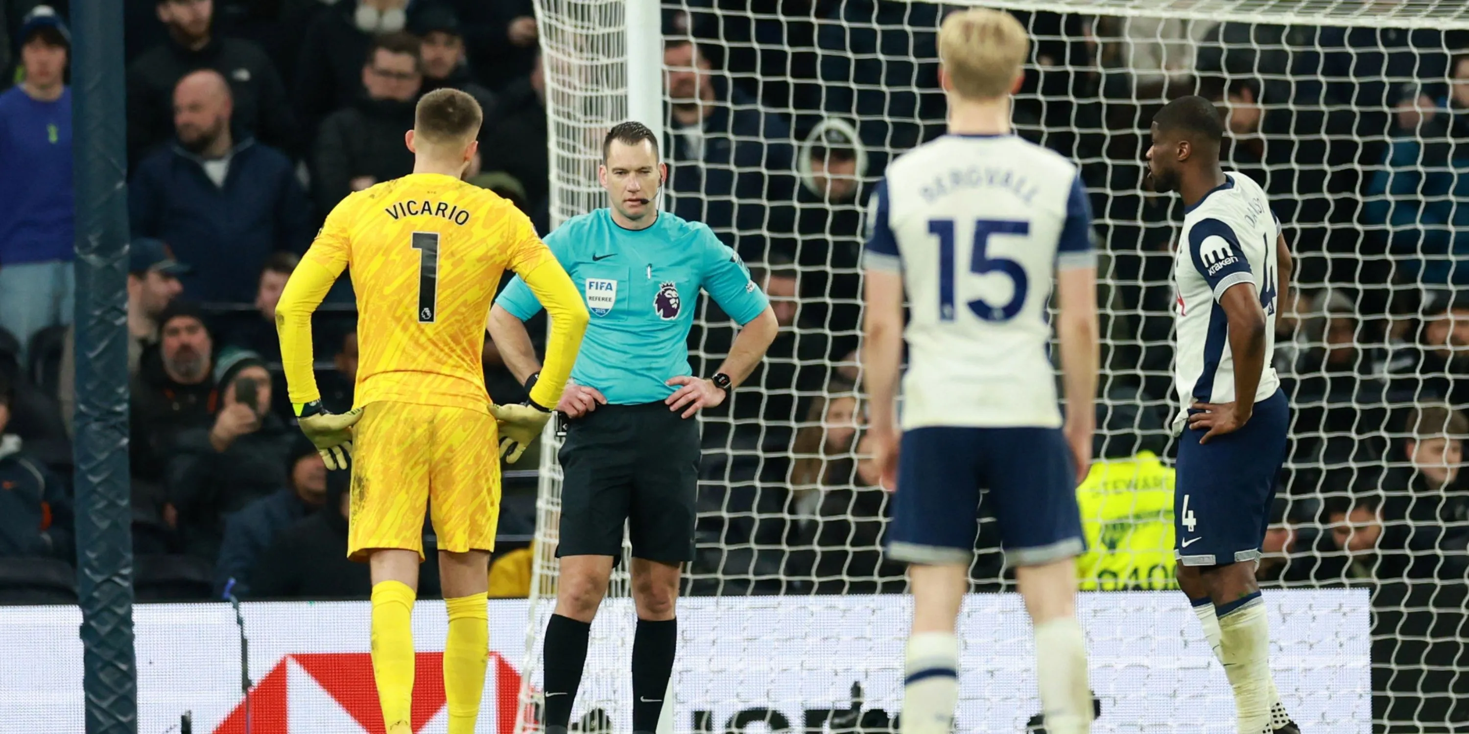 Thủ môn Guglielmo Vicario trong màu áo Tottenham Hotspur
