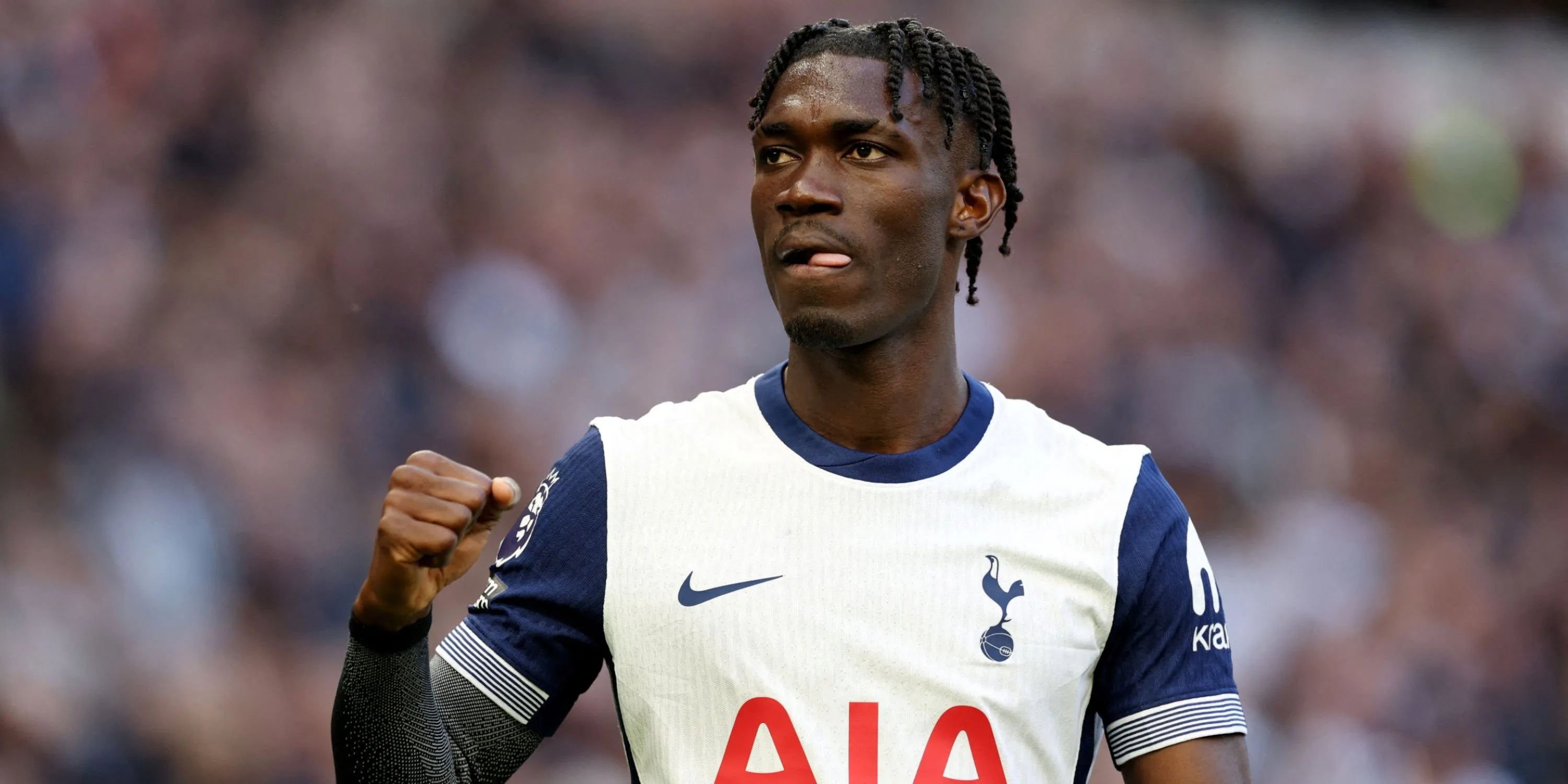 Yves Bissouma trong màu áo Tottenham Hotspur thi đấu mờ nhạt