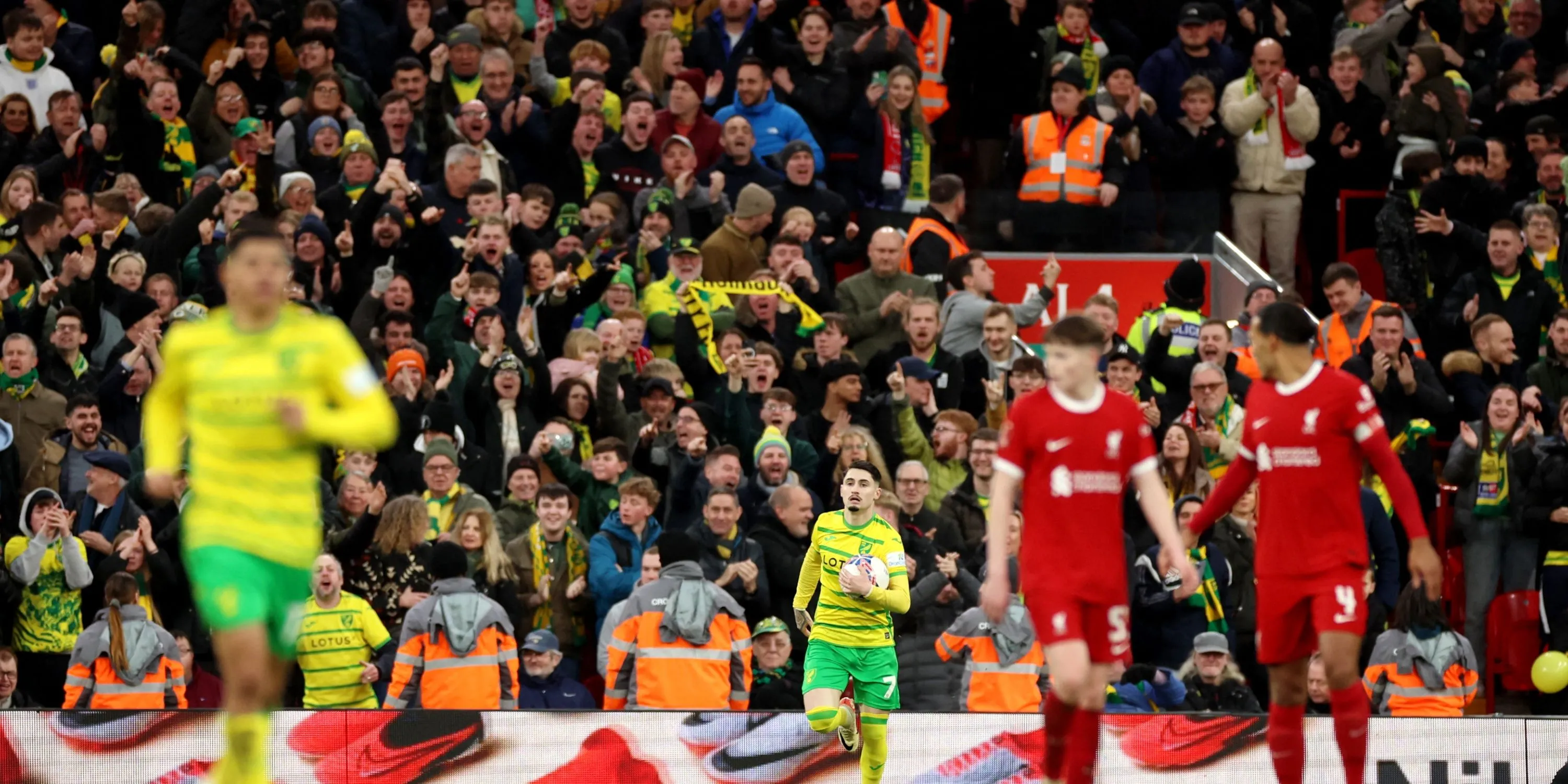 Borja Sainz thi đấu ấn tượng cho Norwich ở Championship