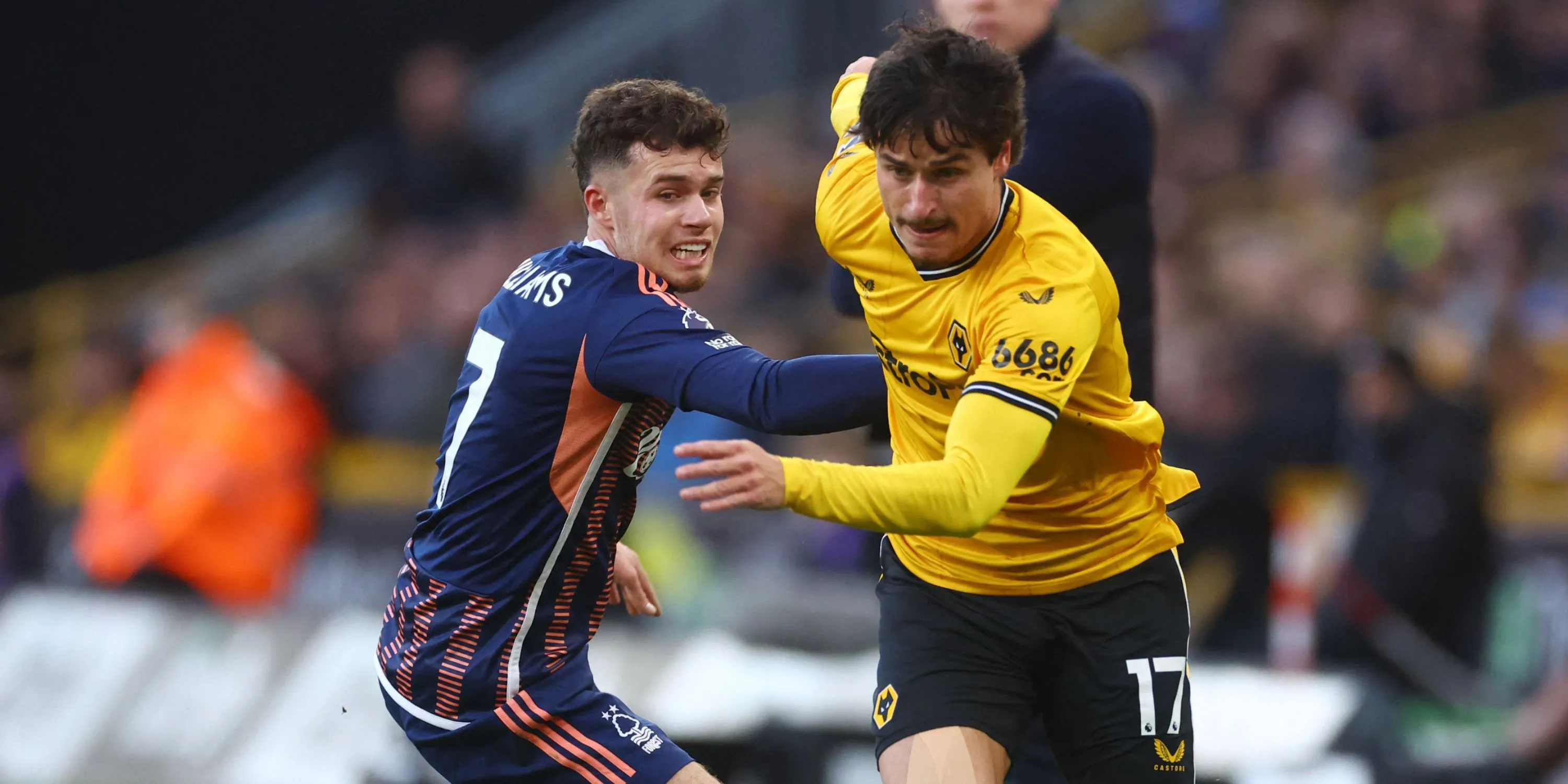 Hậu vệ trái Hugo Bueno trong màu áo Wolves tại Ngoại hạng Anh, mục tiêu chuyển nhượng của Leeds United