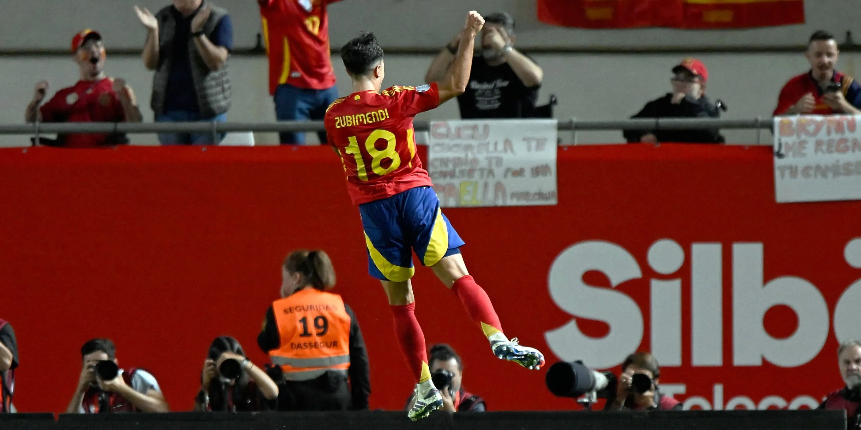Martin Zubimendi chính thức gia nhập Arsenal sau khi hoàn tất thủ tục