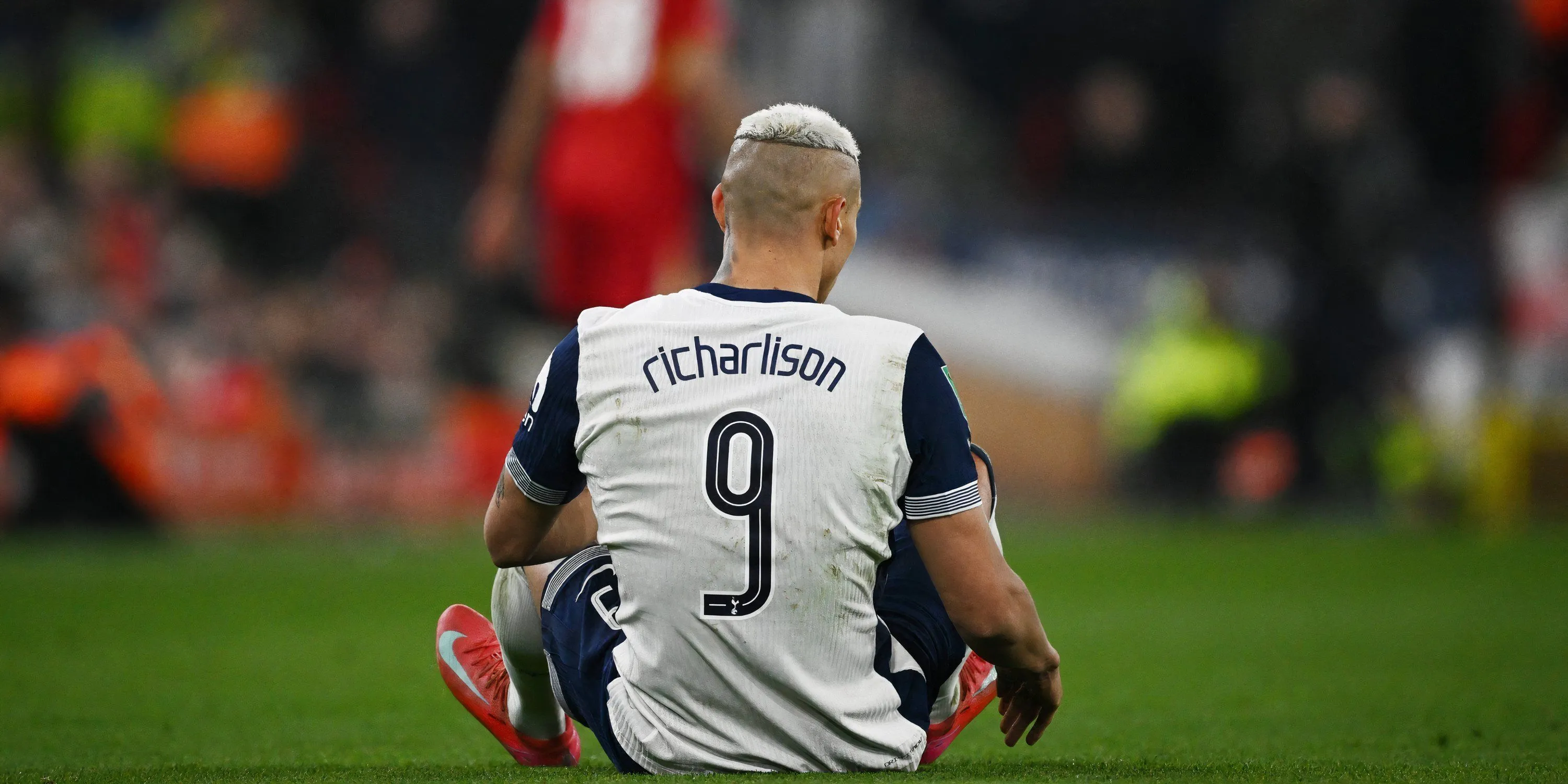 Tiền đạo Richarlison thi đấu cho Tottenham Hotspur