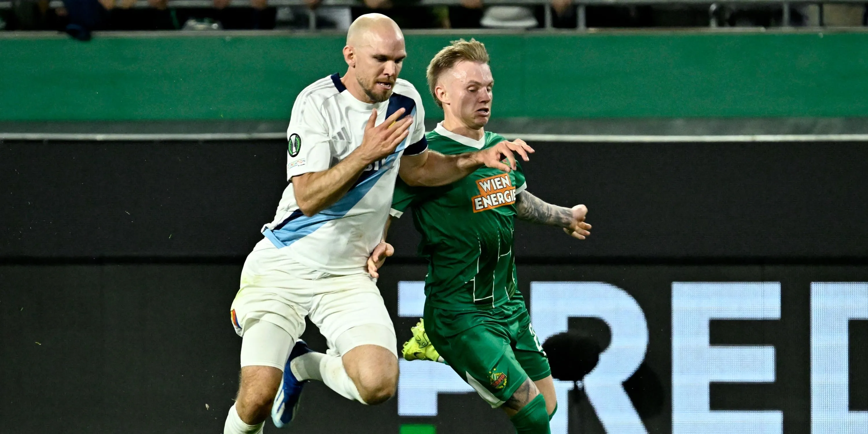 Cầu thủ chạy cánh Isak Jansson của Rapid Vienna, mục tiêu của Celtic