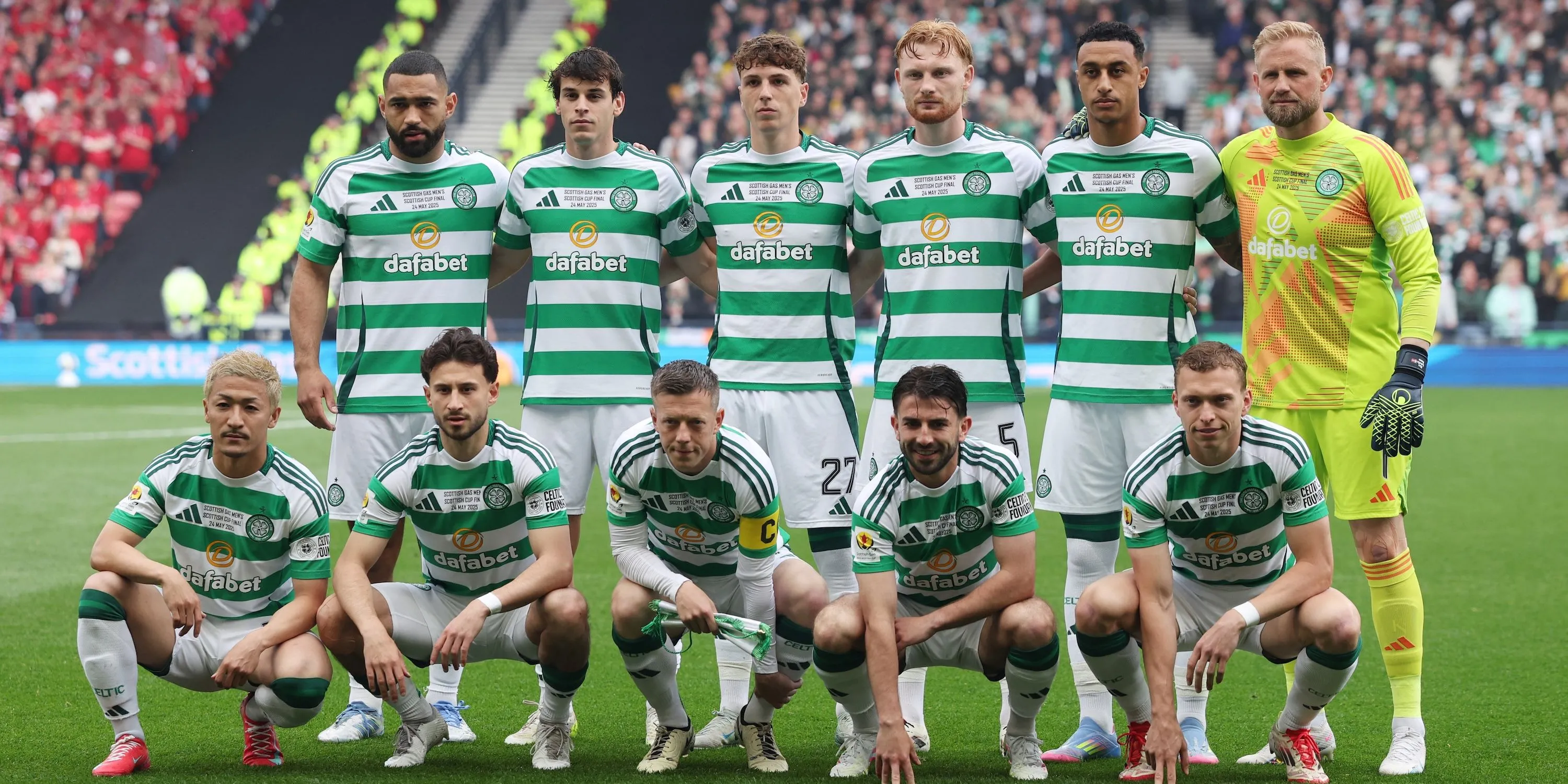 Đội hình Celtic chụp ảnh trước một trận đấu, chuẩn bị cho mùa giải mới.