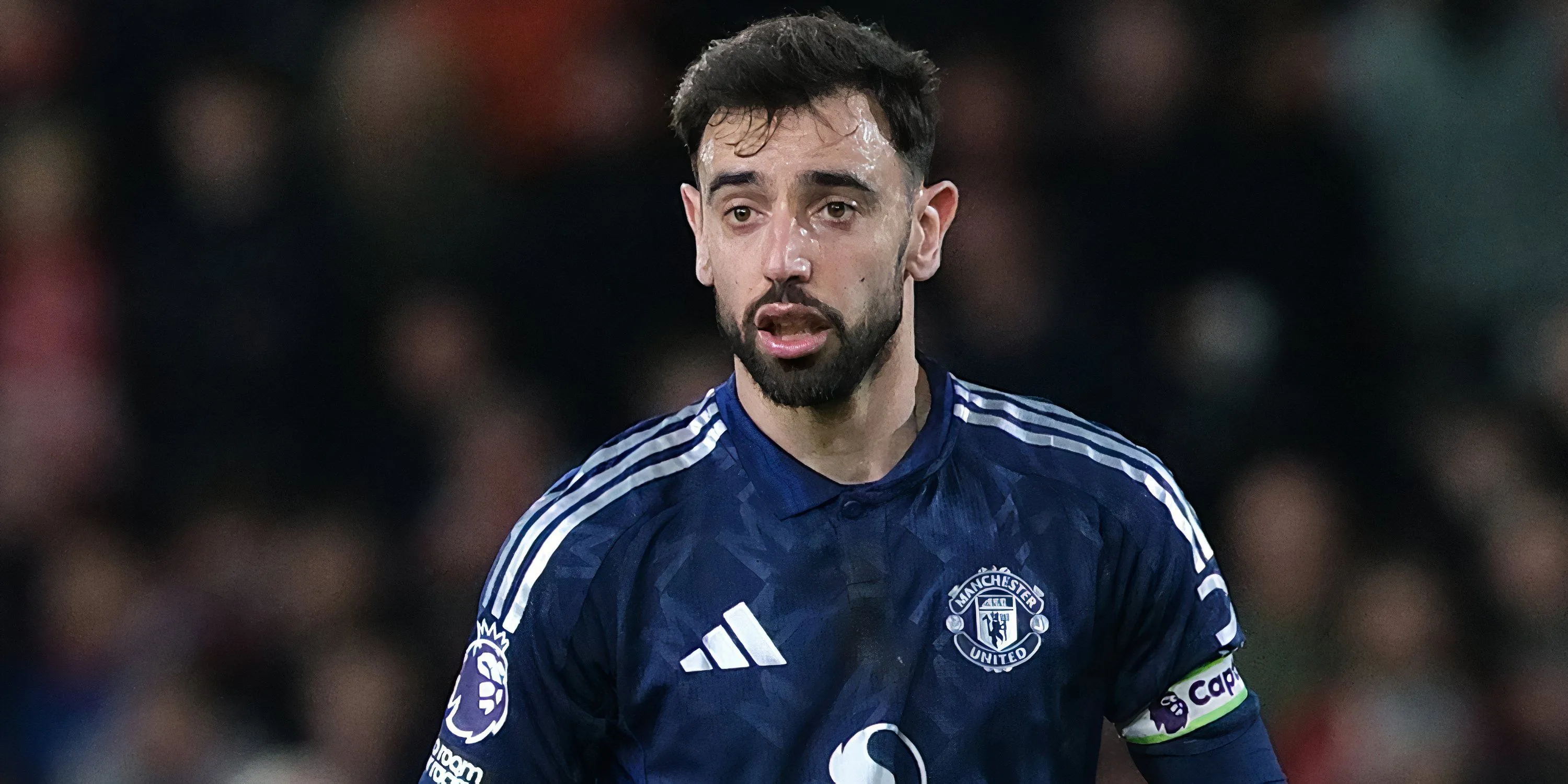 Đội trưởng Bruno Fernandes thi đấu cho Manchester United