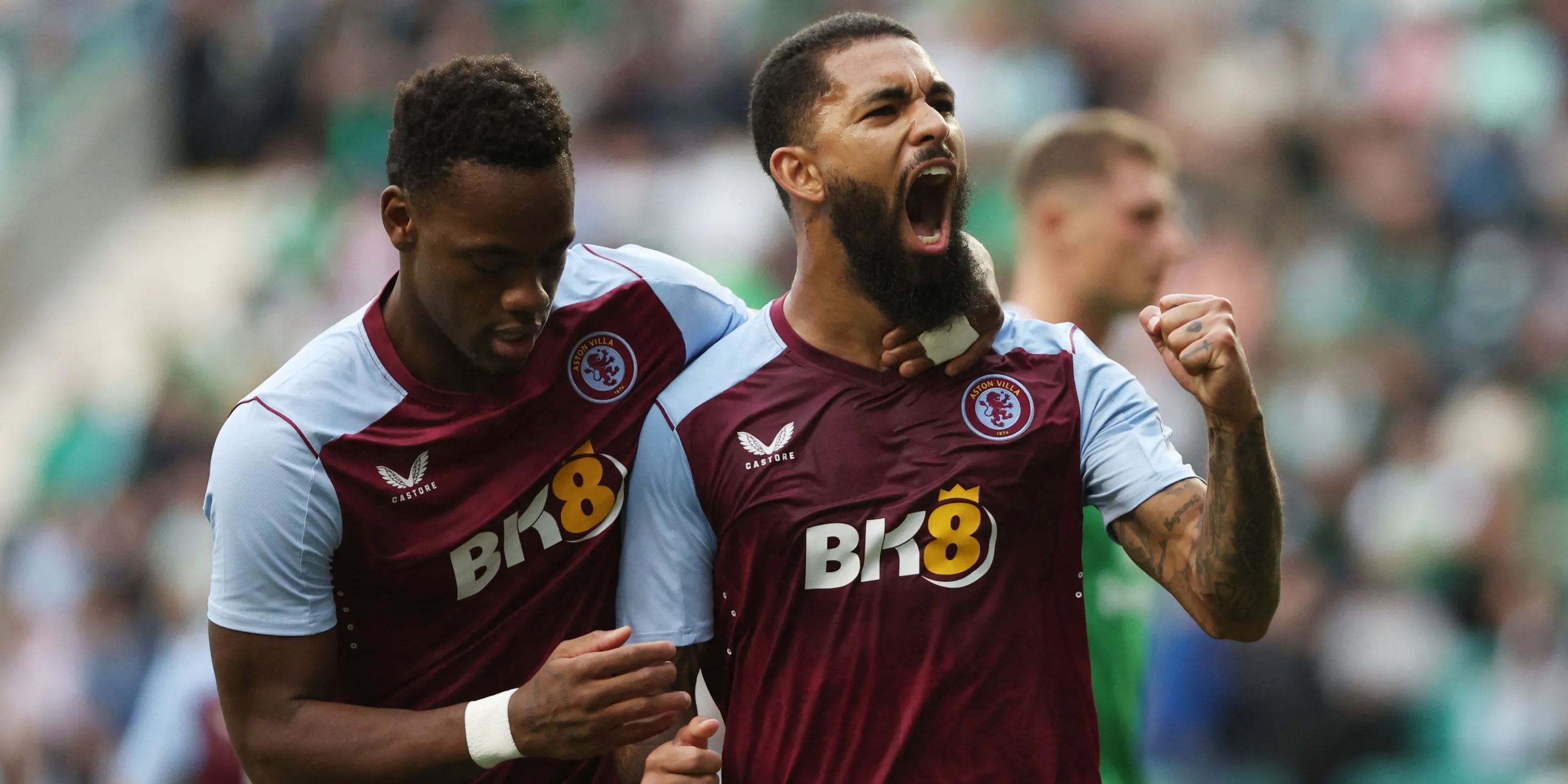 Douglas Luiz (trái) cùng đồng đội cũ Jhon Duran tại Aston Villa