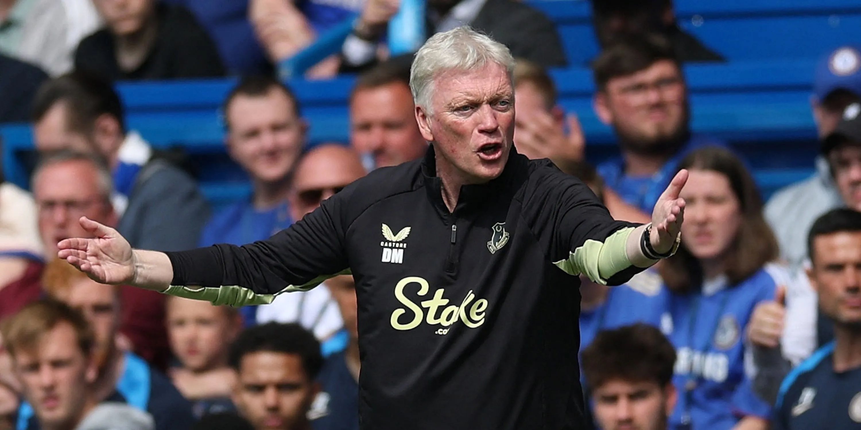 HLV David Moyes phản ứng trong một tình huống tại Everton