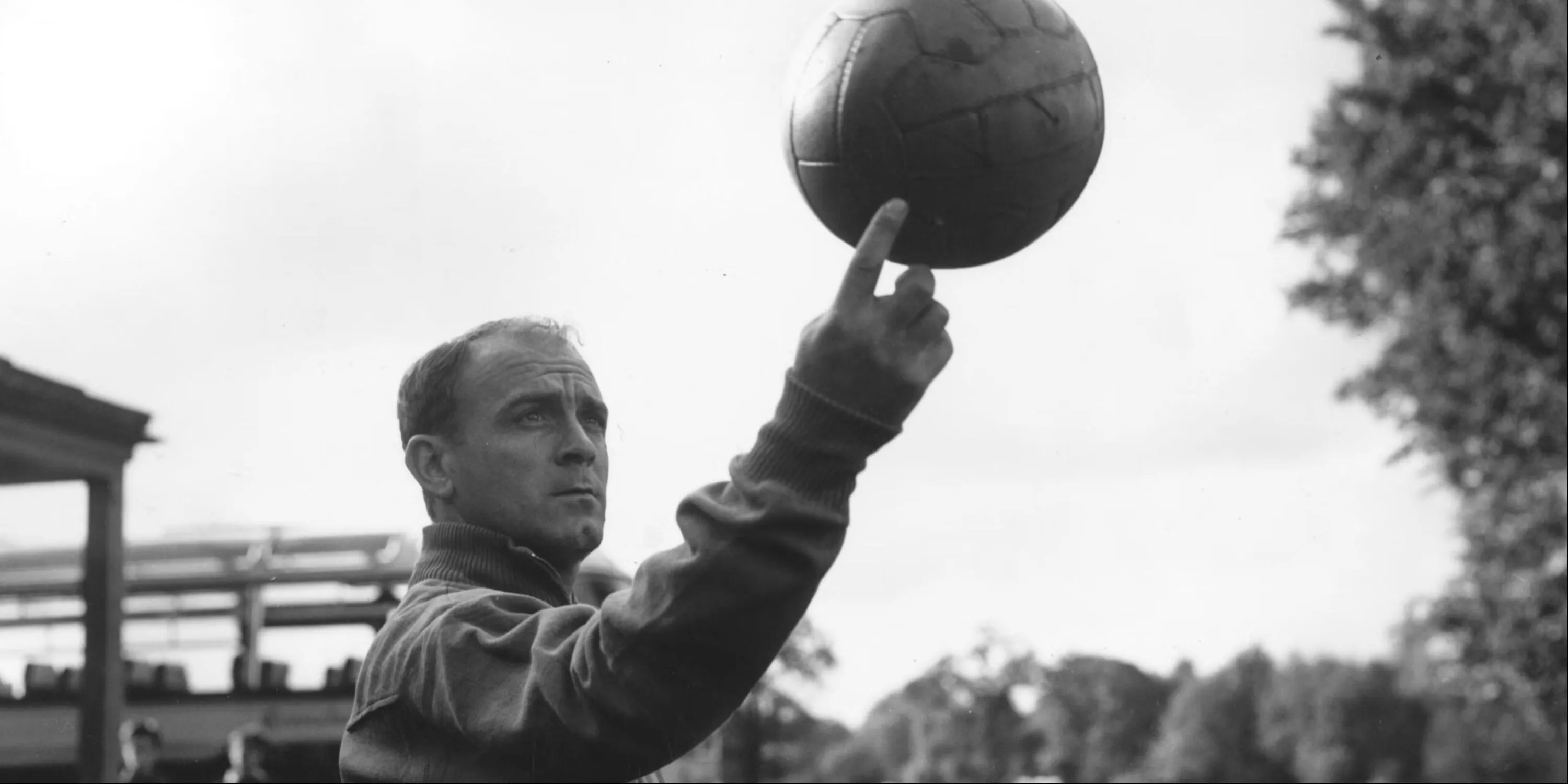 Huyền thoại Alfredo Di Stefano, linh hồn của Real Madrid 5 lần vô địch Cúp C1 liên tiếp