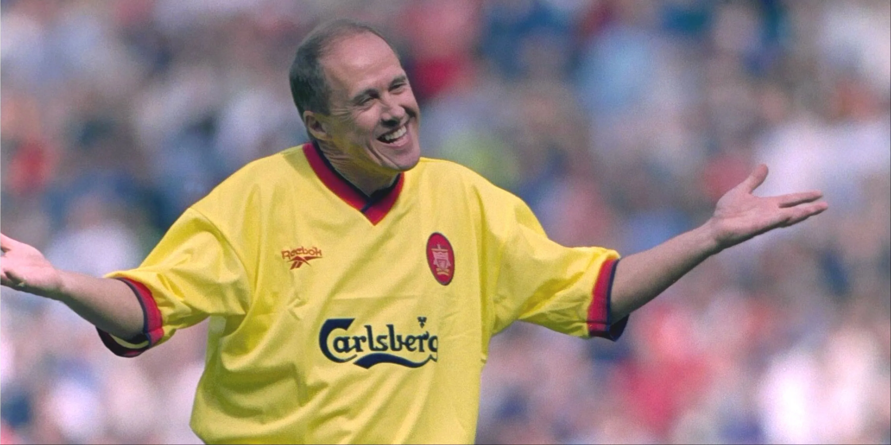 Huyền thoại hậu vệ phải Phil Neal trong màu áo Liverpool