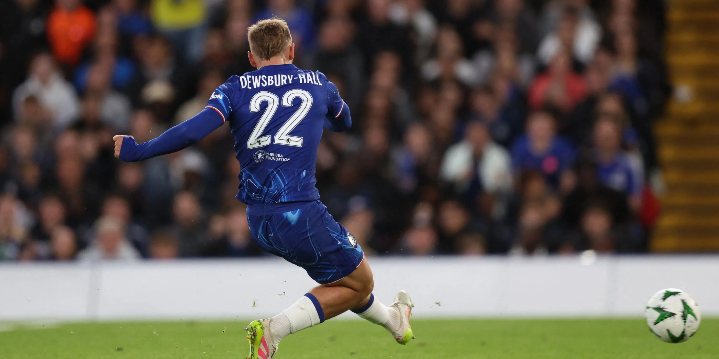 Kiernan Dewsbury-Hall trong màu áo Chelsea, mục tiêu chuyển nhượng hàng đầu của Fulham.