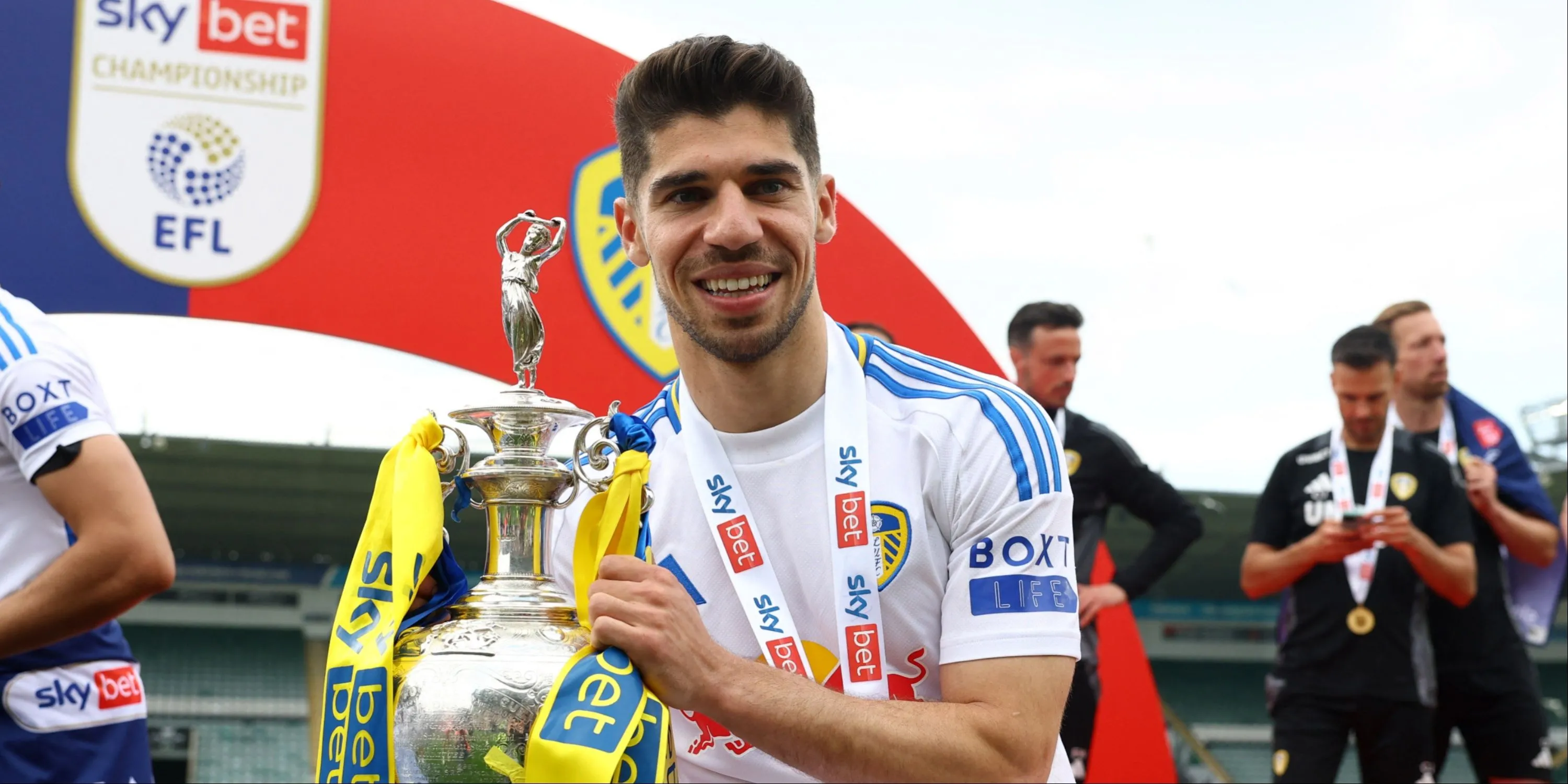 Manor Solomon trong màu áo Leeds United, cựu cầu thủ cho mượn và mục tiêu tái hợp của CLB.