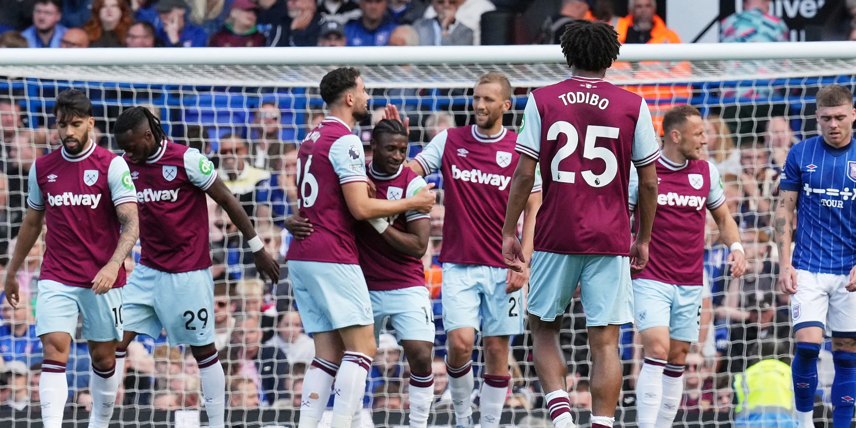 Mohammed Kudus trong màu áo West Ham thi đấu tại Premier League