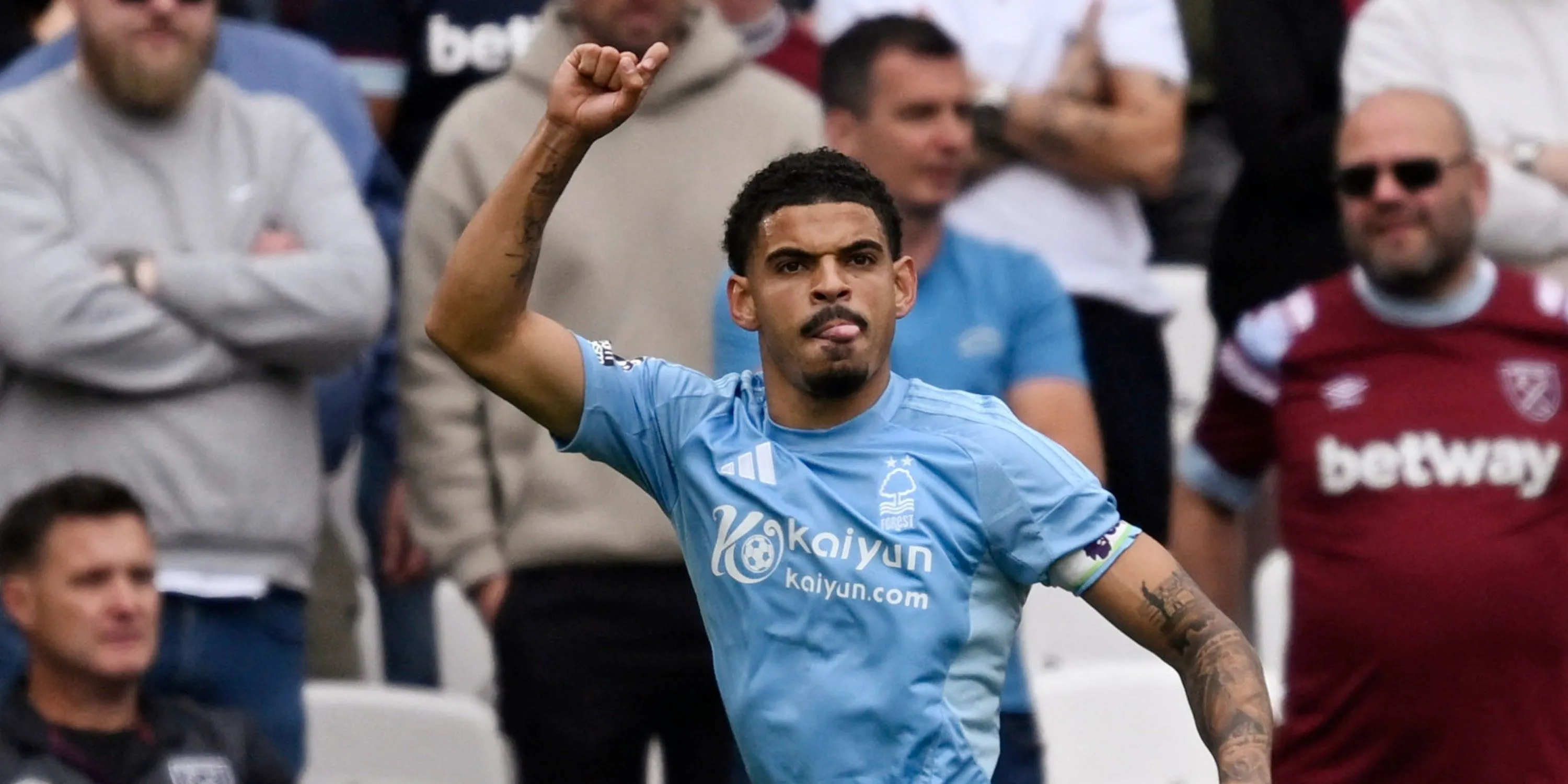 Morgan Gibbs-White thi đấu cho Nottingham Forest tại Premier League, mục tiêu chuyển nhượng của Tottenham.