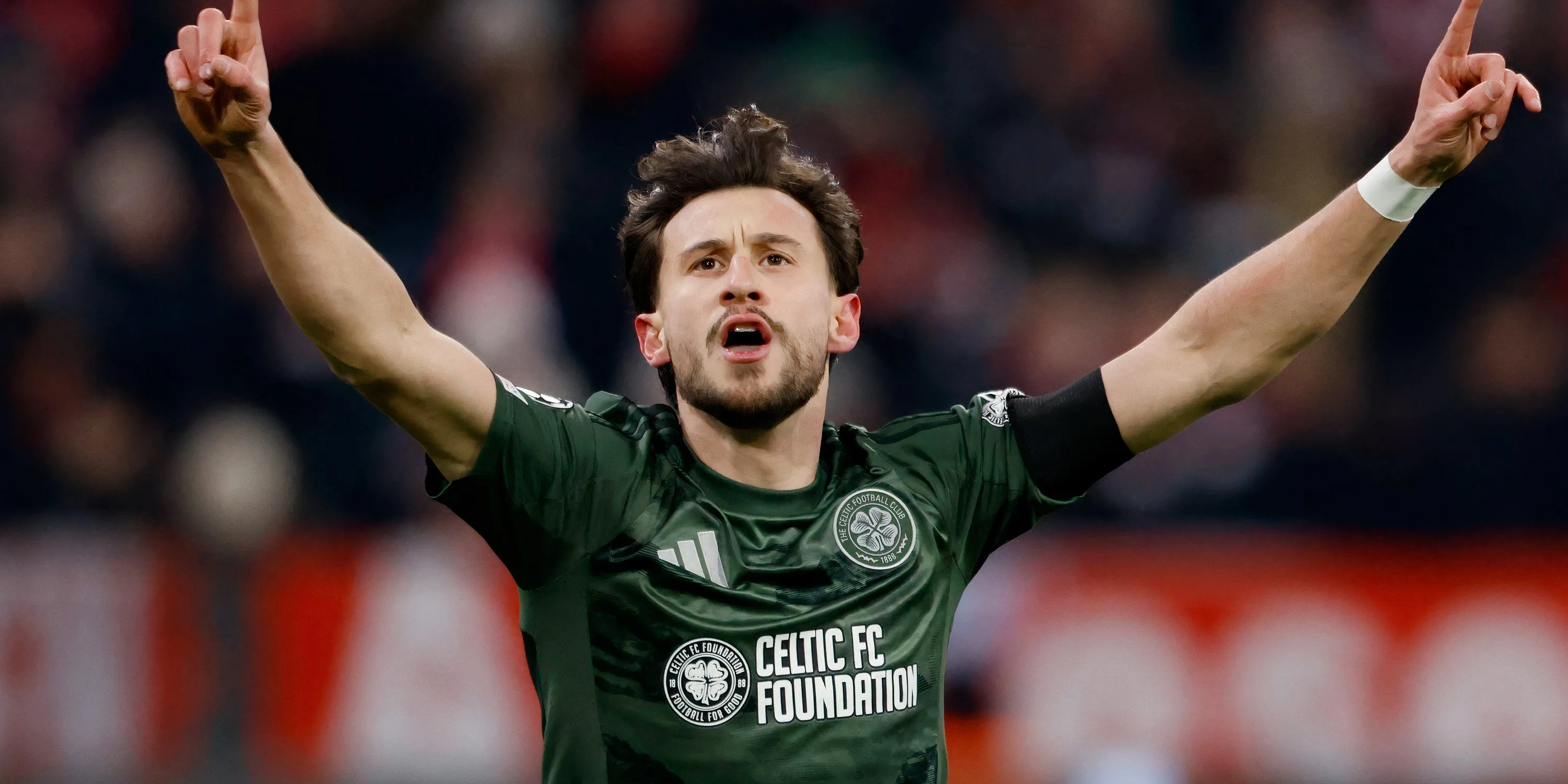 Nicolas Kühn thi đấu cho Celtic tại Champions League trước khi chuyển đến Como.