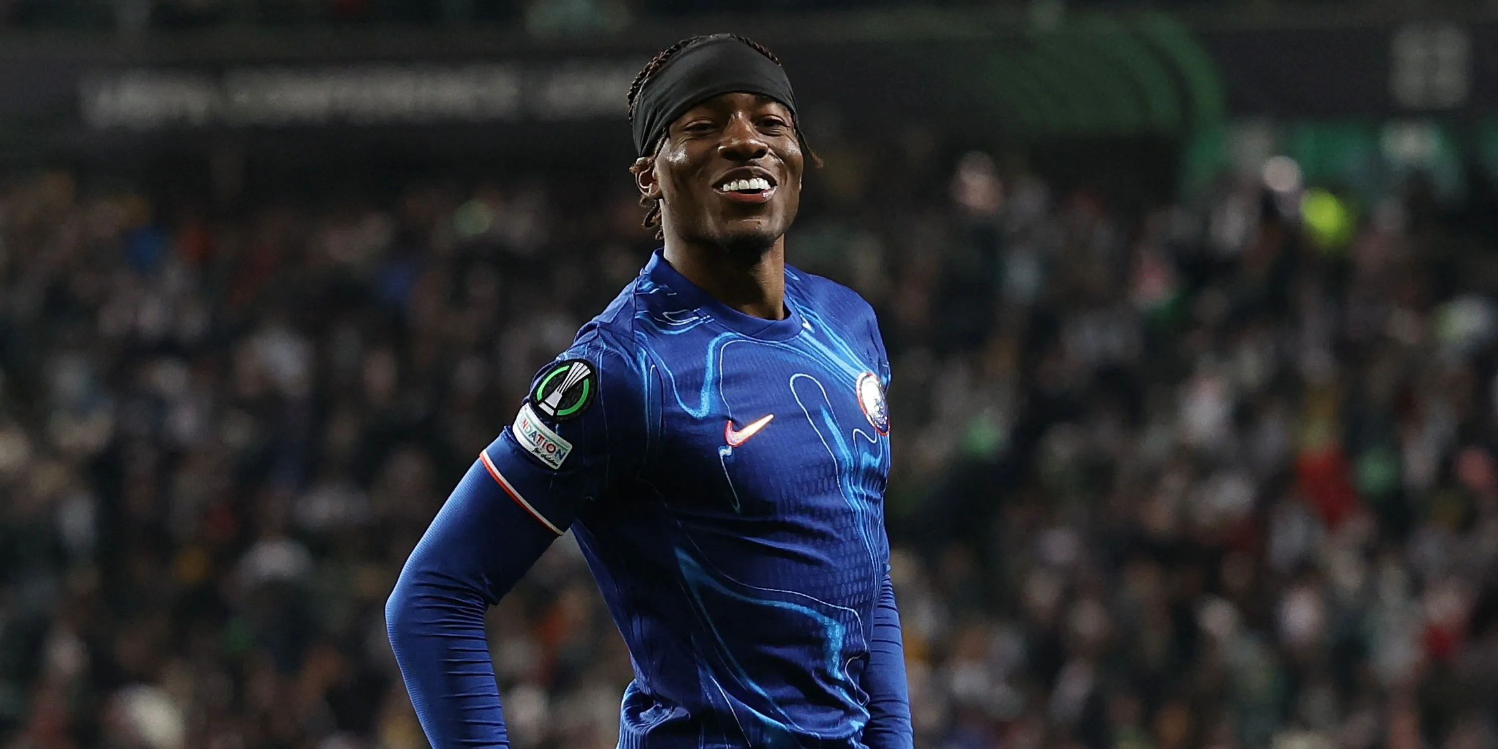 Noni Madueke trong màu áo Chelsea