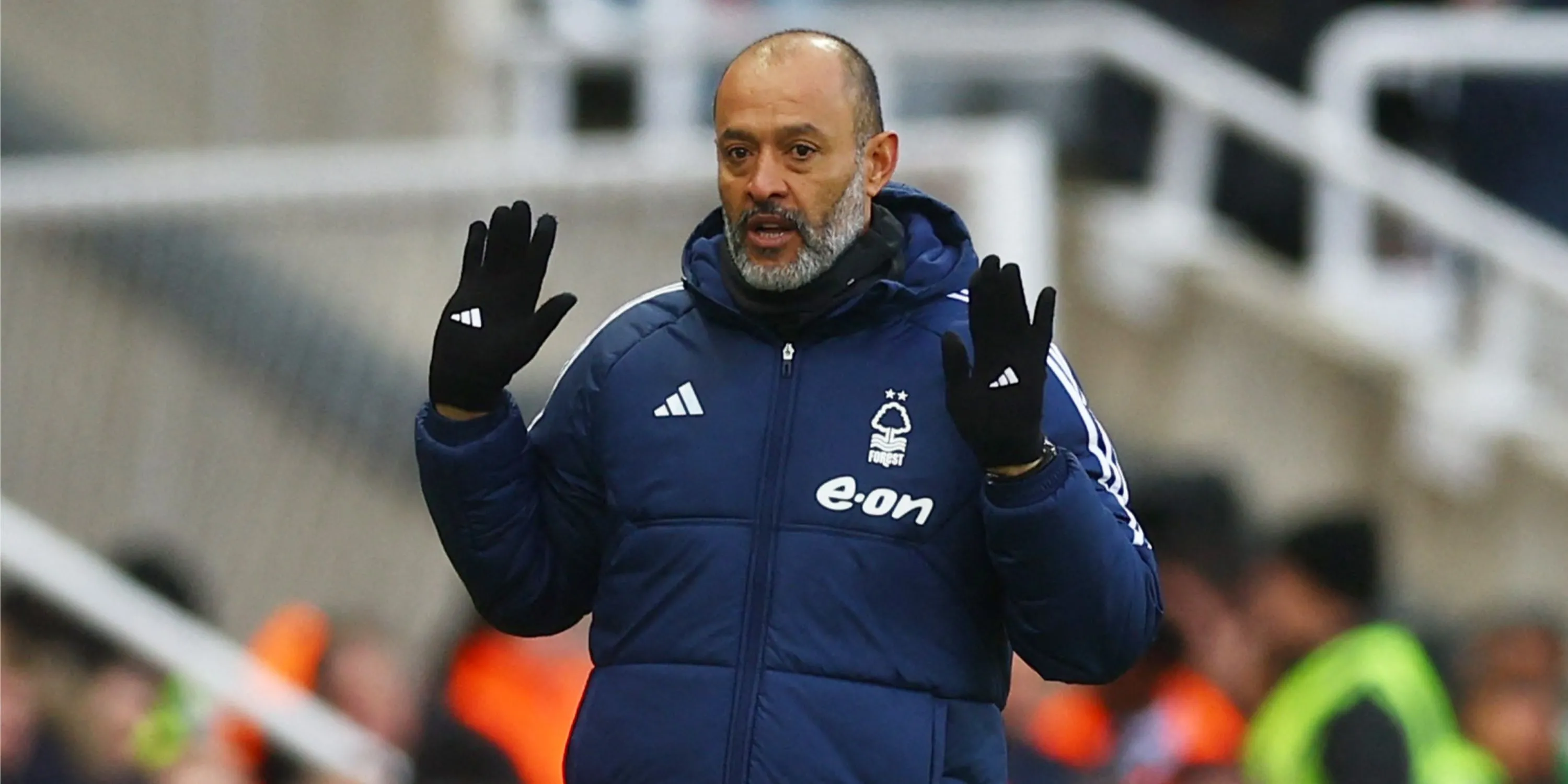 Nuno Espirito Santo trên băng ghế huấn luyện Nottingham Forest