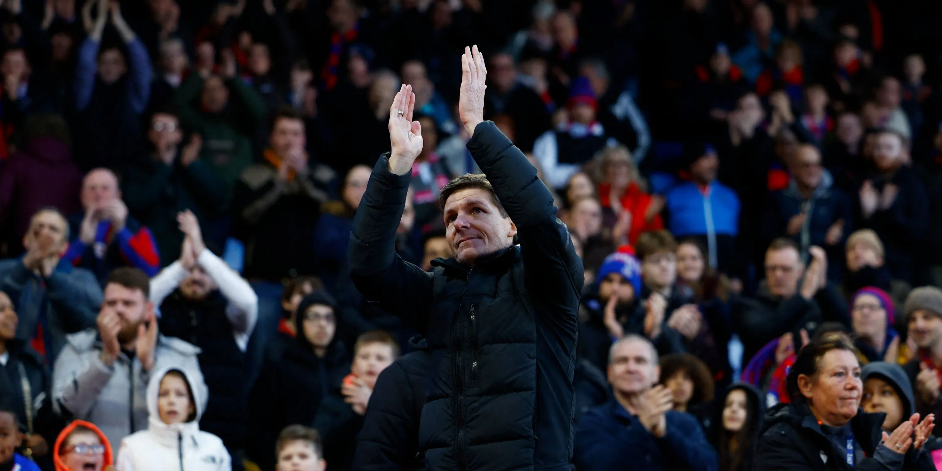 Oliver Glasner chỉ đạo trong trận đấu của Crystal Palace