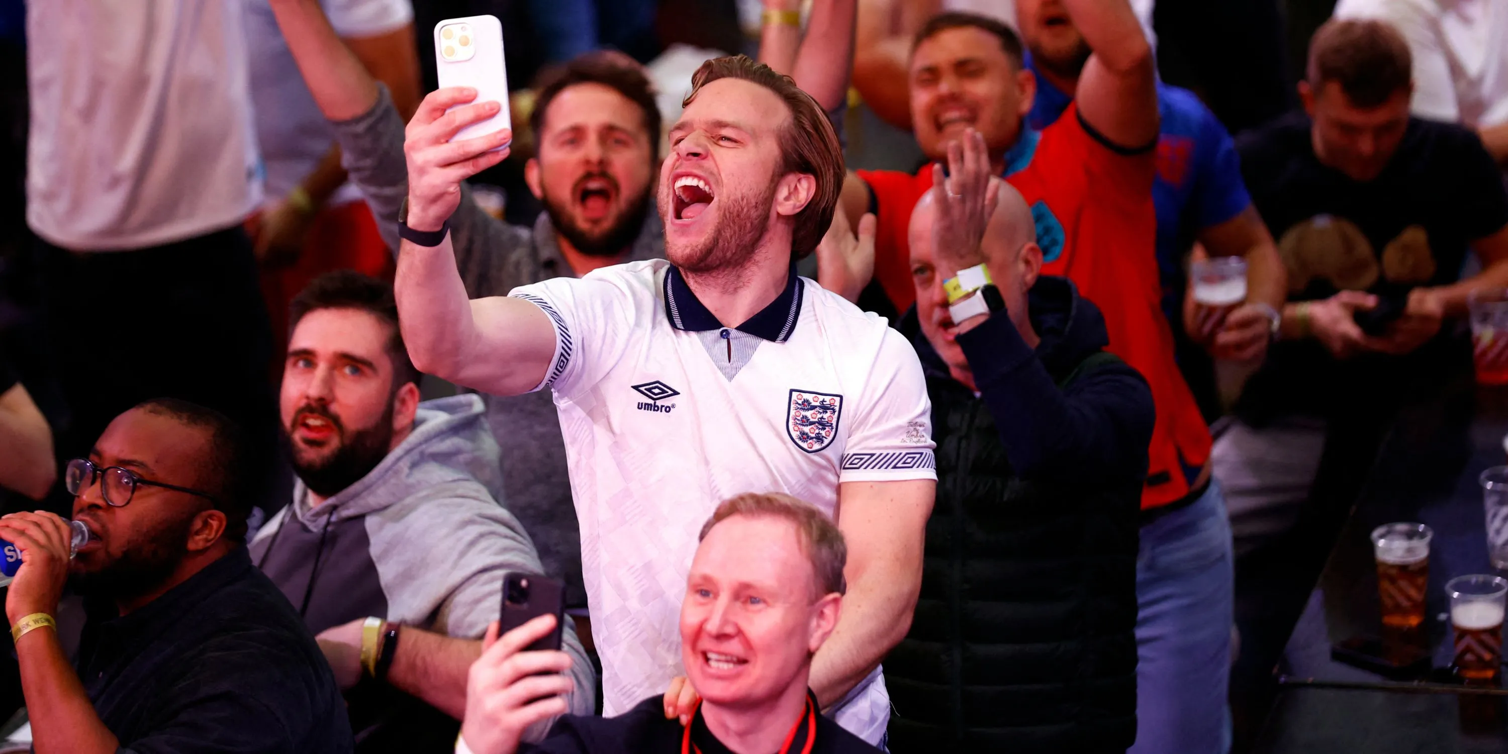 Olly Murs, ca sĩ người Anh và fan hâm mộ nhiệt thành của Manchester United