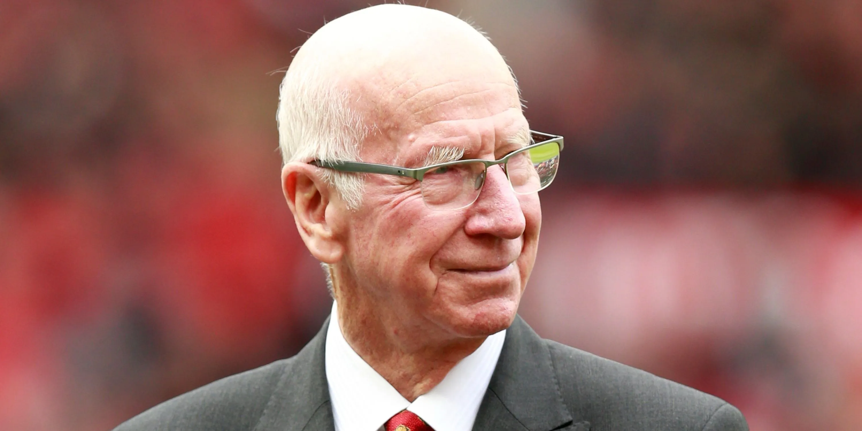 Sir Bobby Charlton - biểu tượng vĩ đại của Manchester United và bóng đá Anh
