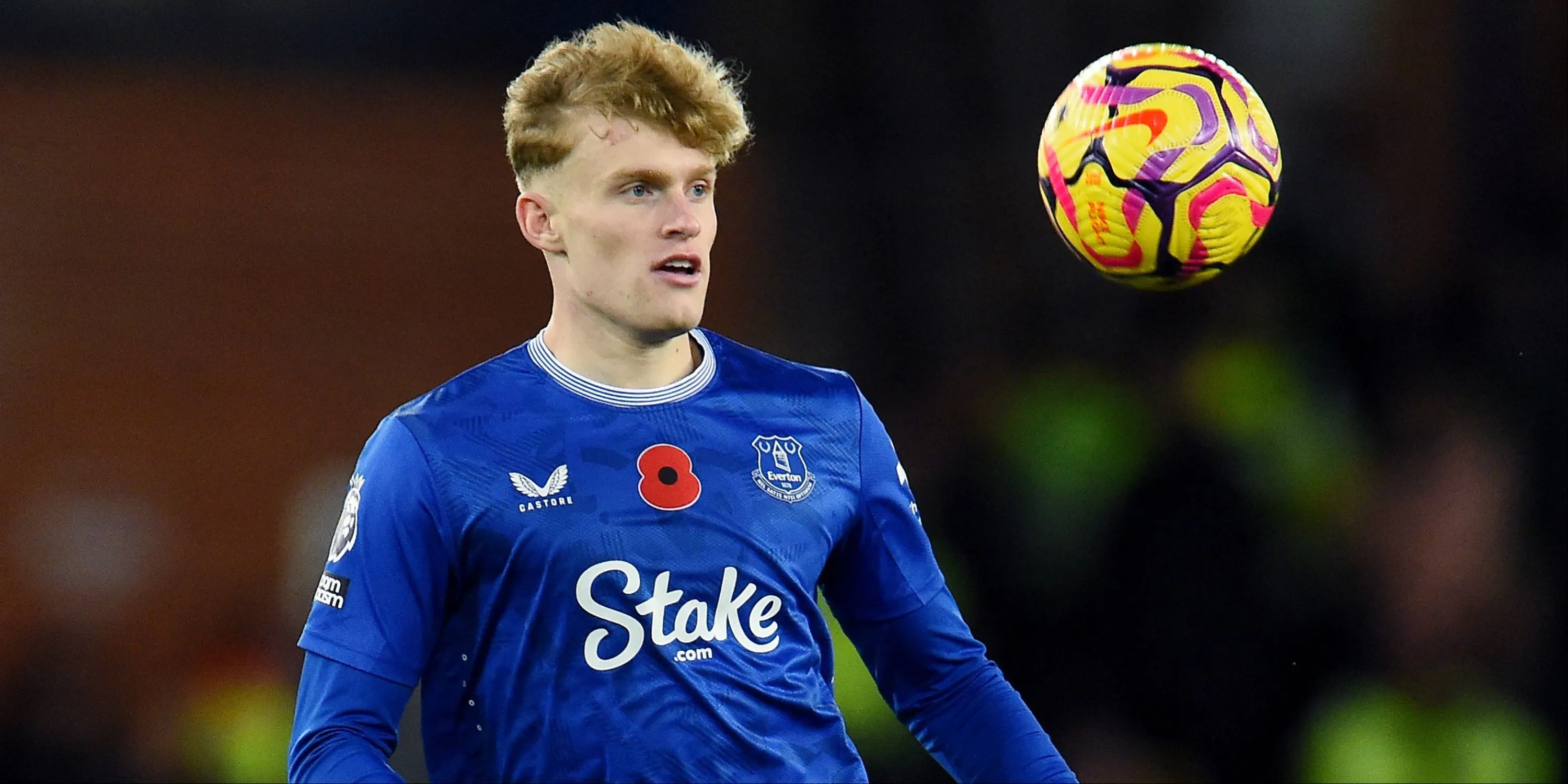 Trung vệ Jarrad Branthwaite ký hợp đồng mới với Everton