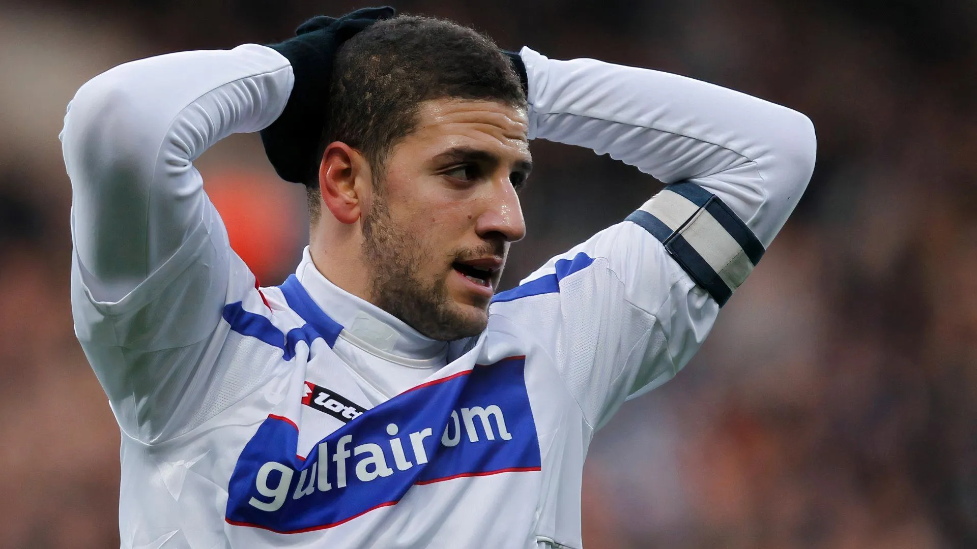 Adel Taarabt trình diễn kỹ năng cá nhân nổi bật trong màu áo QPR