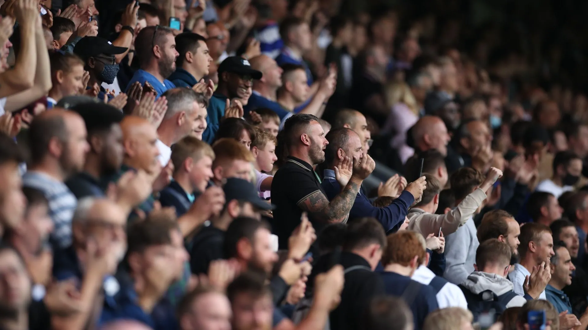Cổ động viên QPR với kỳ vọng vào một mùa giải thành công và sự phát triển của các tài năng trẻ