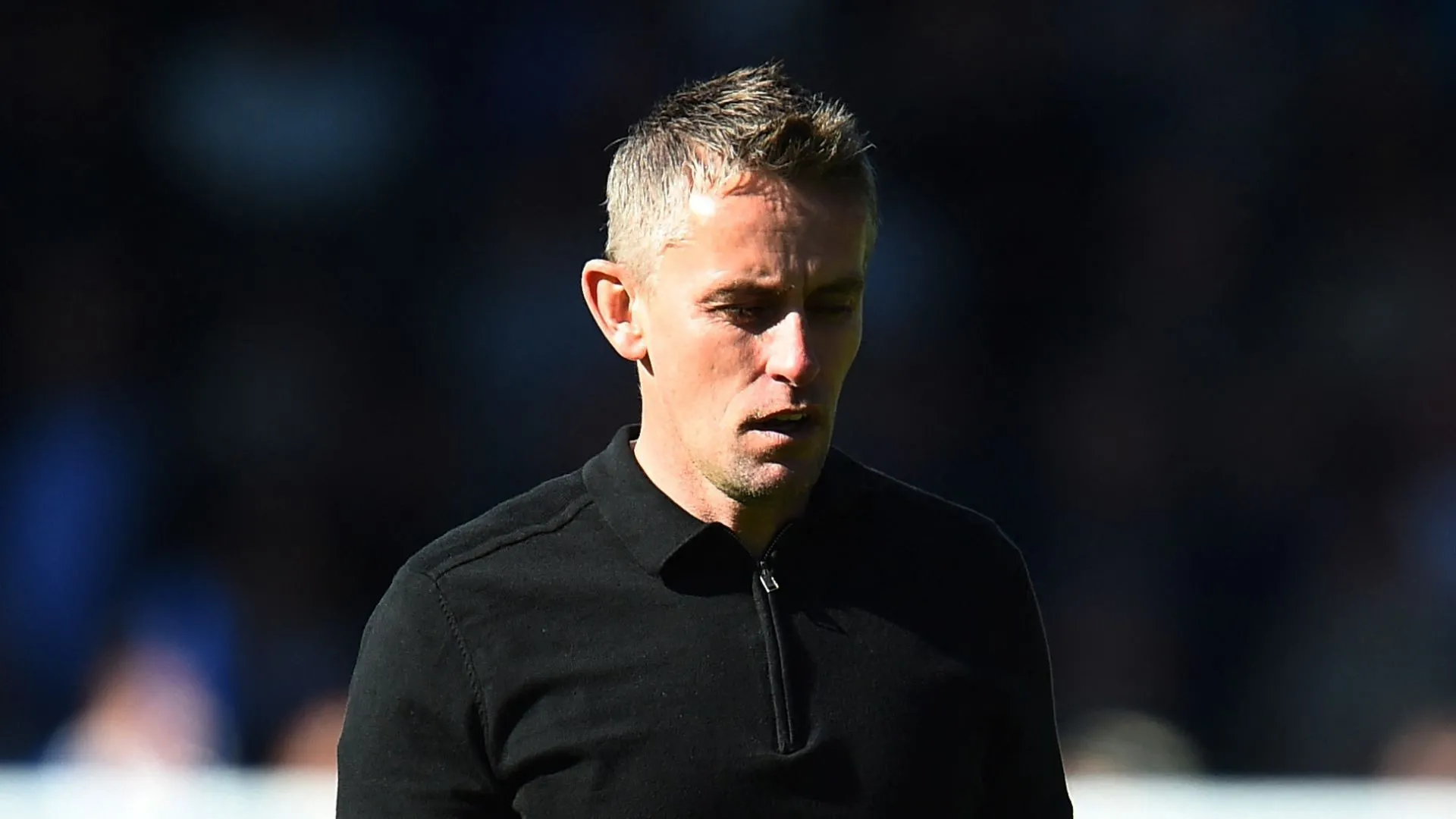 Huấn luyện viên Kieran McKenna của Ipswich Town, người có thể thu hút Chuba Akpom