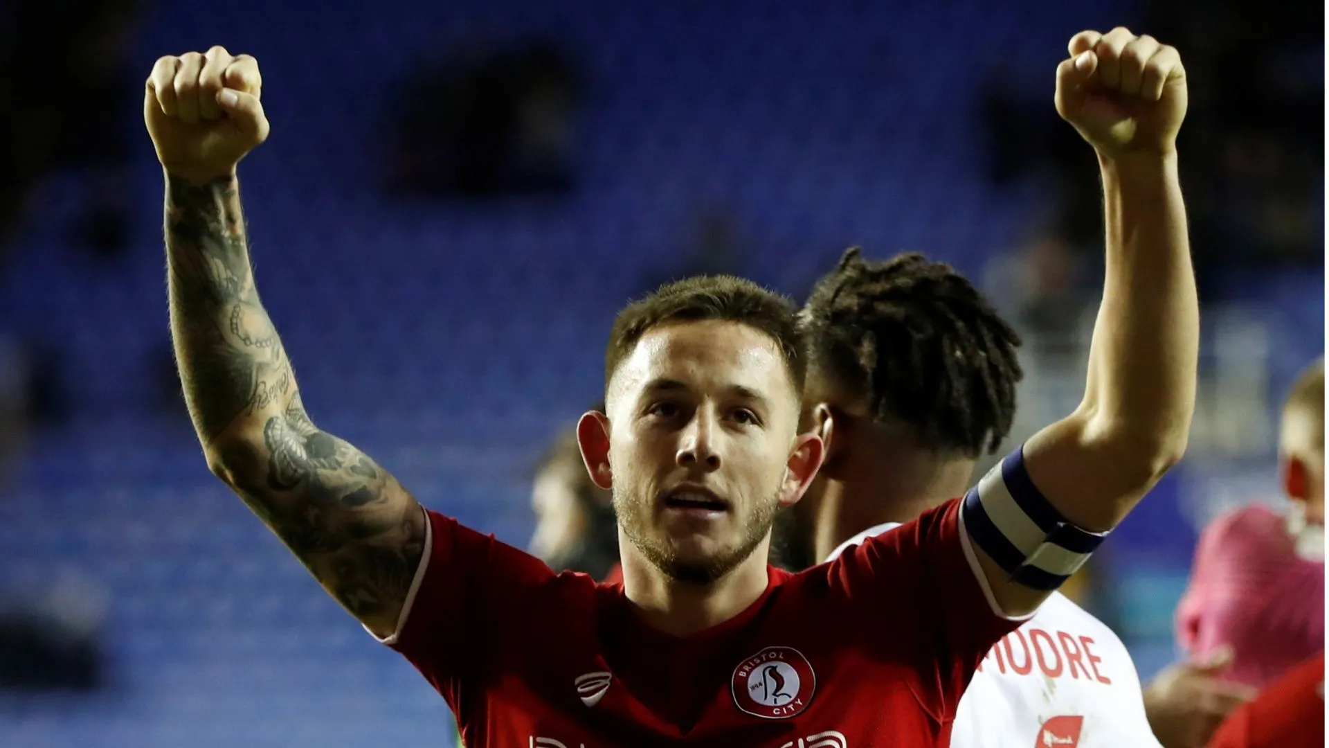 Josh Brownhill trong màu áo Bristol City thi đấu tại Championship