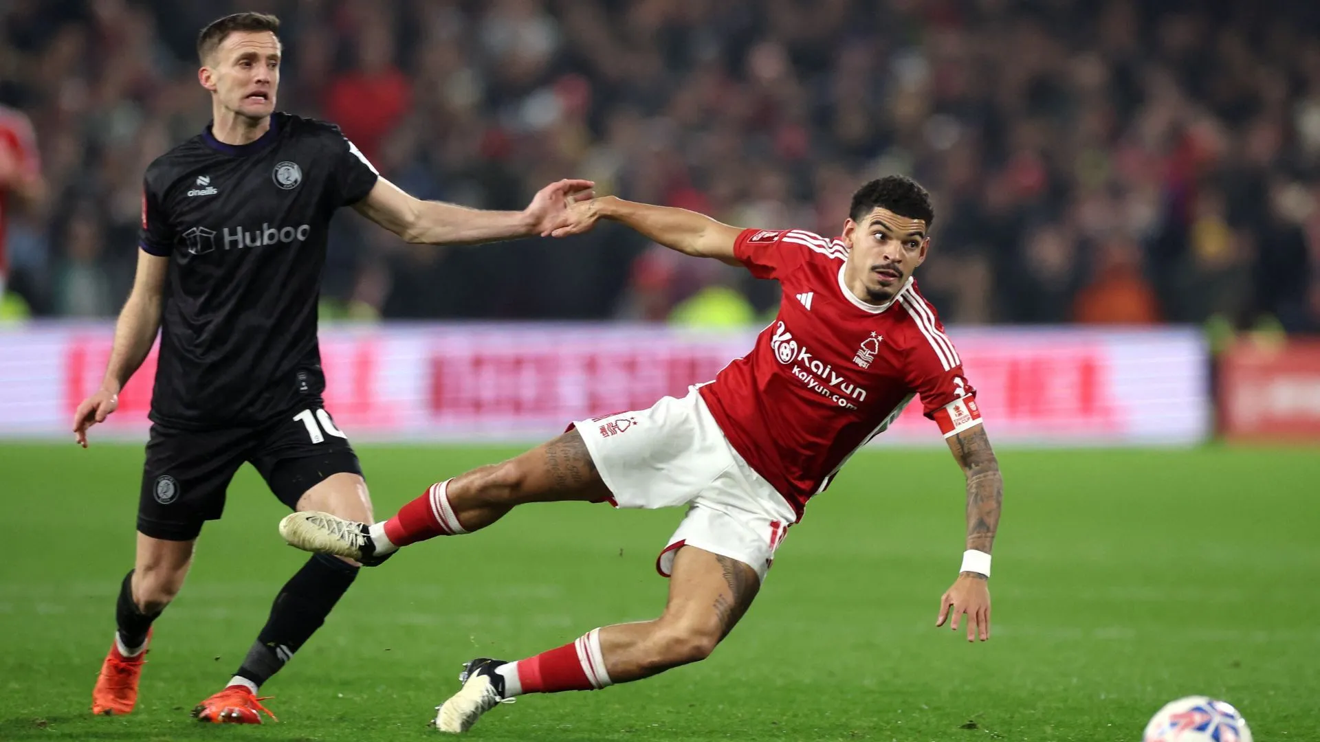 Morgan Gibbs-White trong màu áo Nottingham Forest