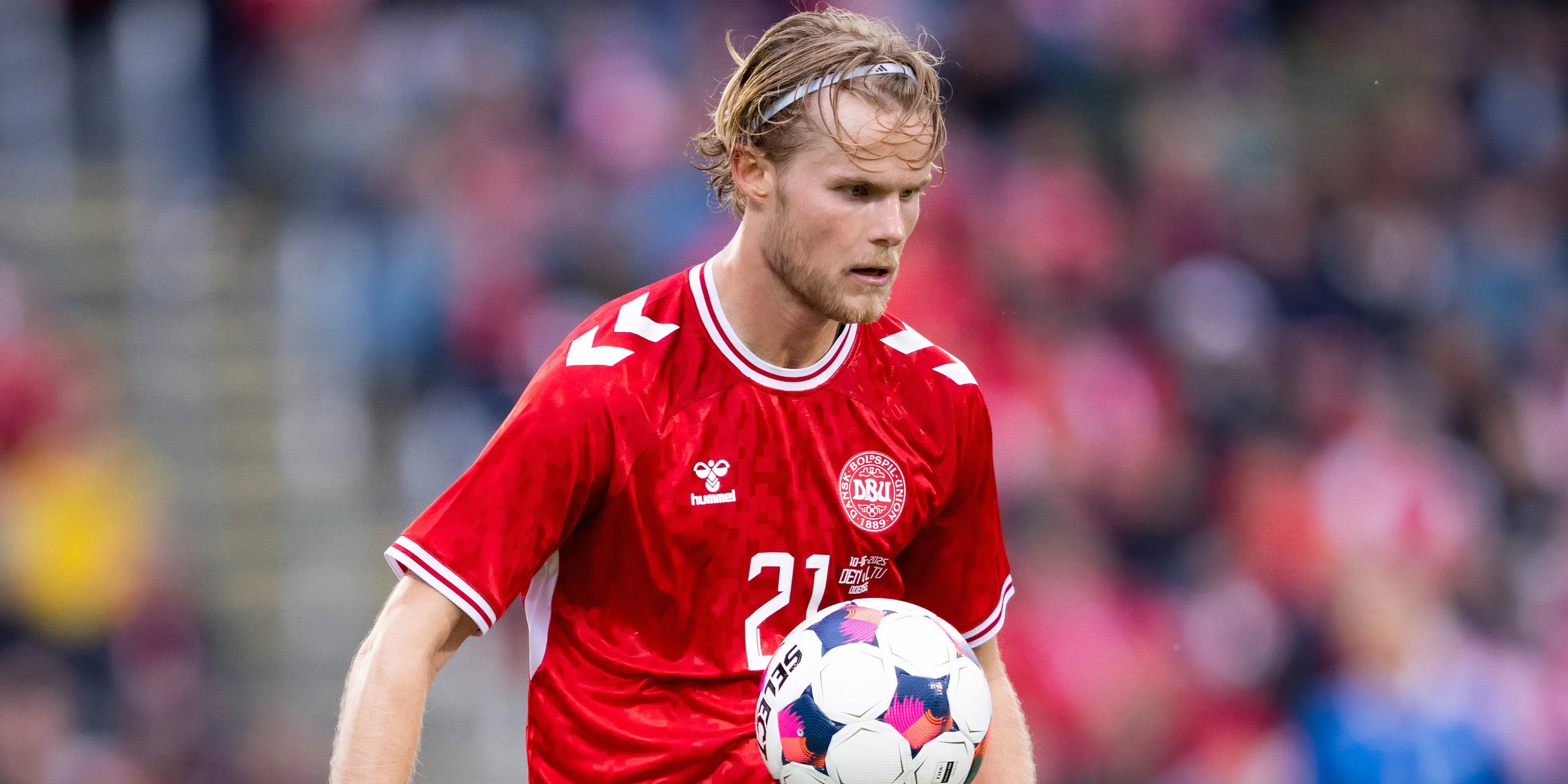 Morten Hjulmand, tiền vệ phòng ngự người Đan Mạch trong màu áo đội tuyển quốc gia