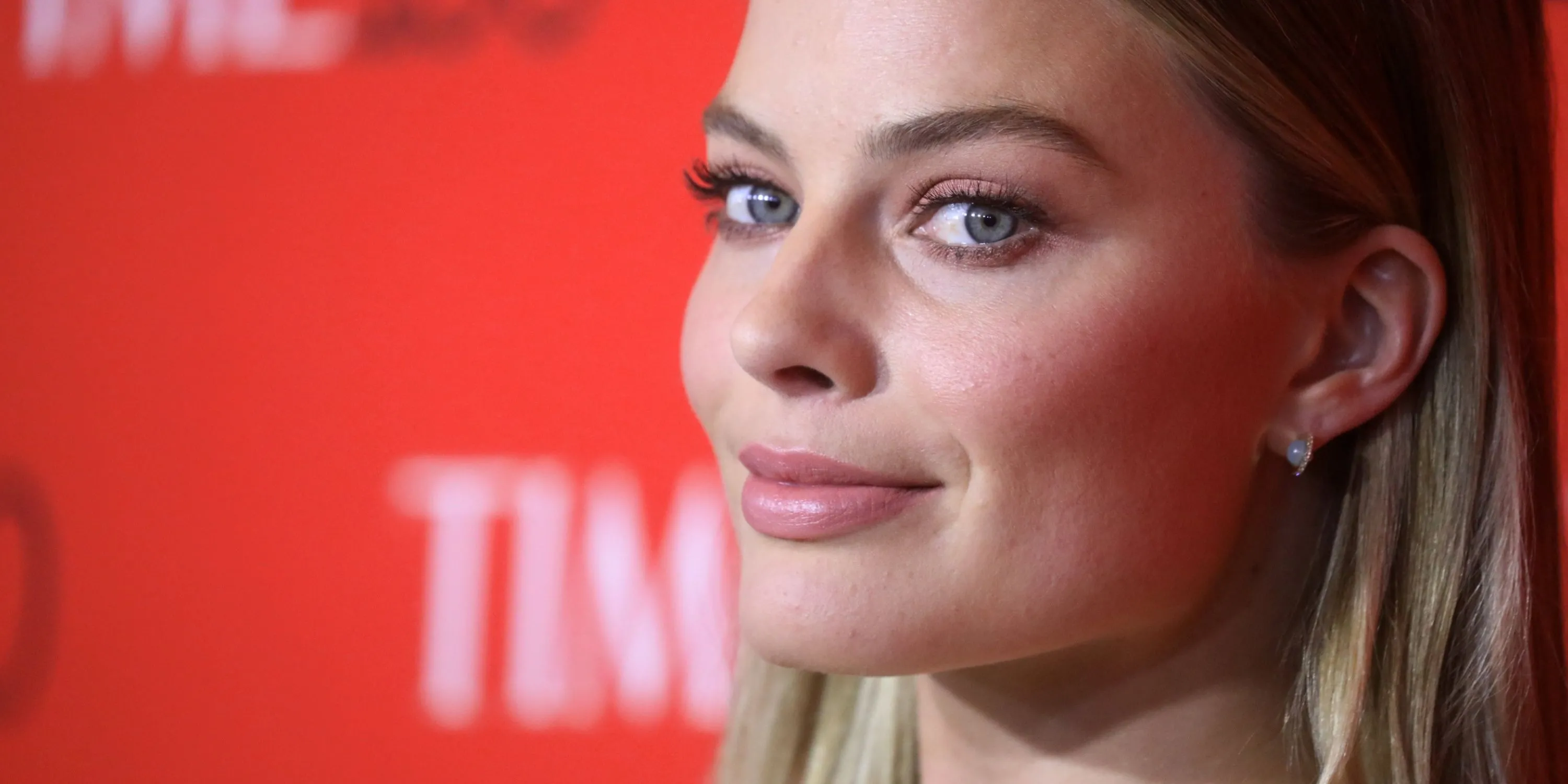 Nữ diễn viên Margot Robbie là fan cuồng của Fulham
