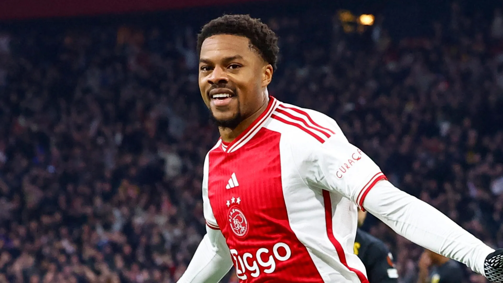 Tiền đạo Chuba Akpom trong màu áo Ajax, mục tiêu chuyển nhượng của Ipswich Town và Birmingham City