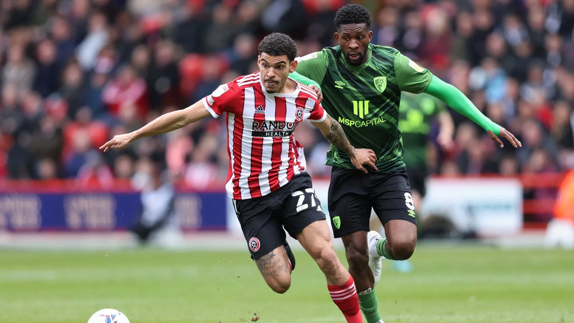 Tiền vệ tấn công Morgan Gibbs-White trong pha xử lý bóng cho Sheffield United