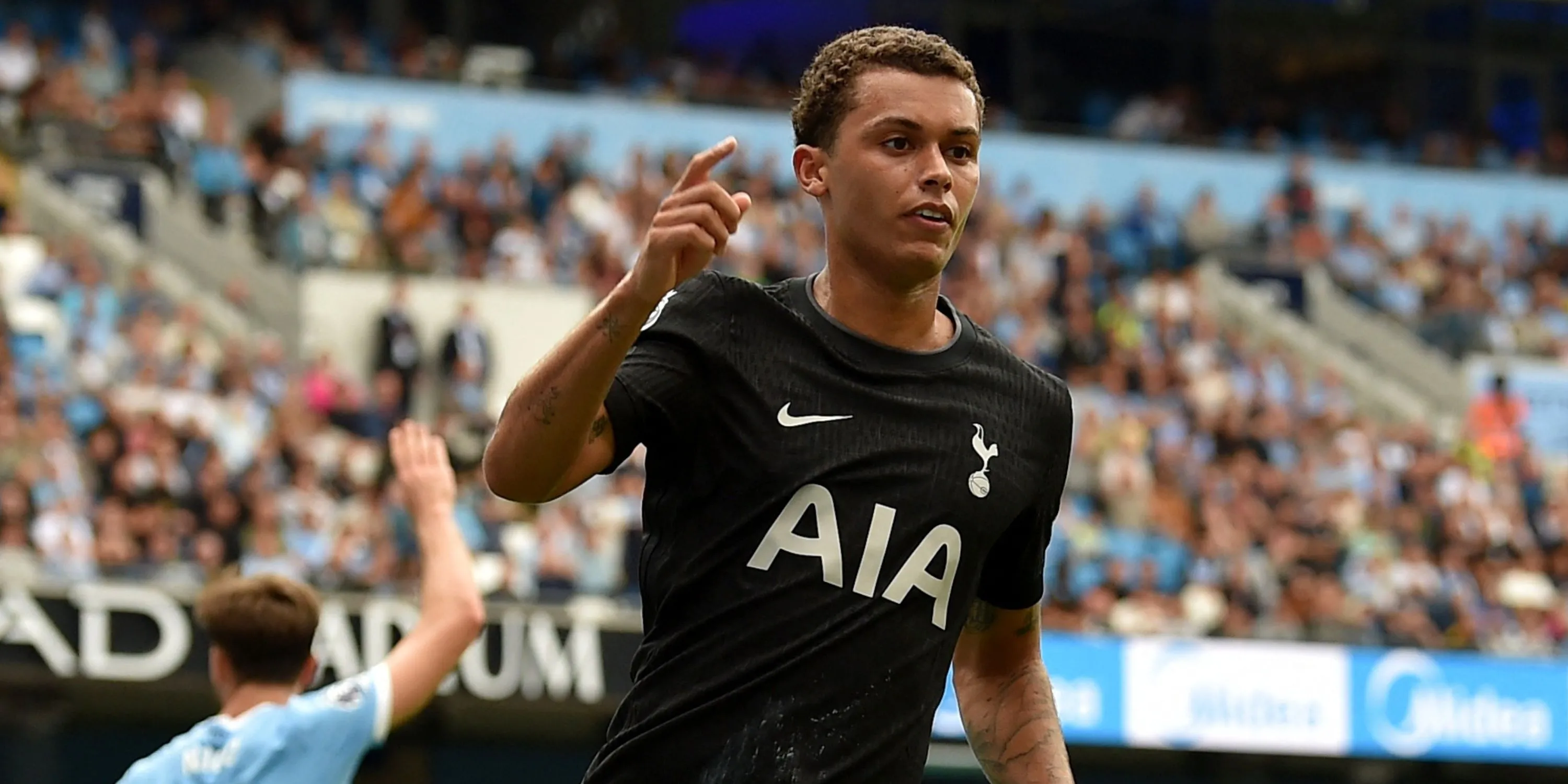 Brennan Johnson trong màu áo Tottenham, tài năng trẻ xứ Wales đang trên đà phát triển.