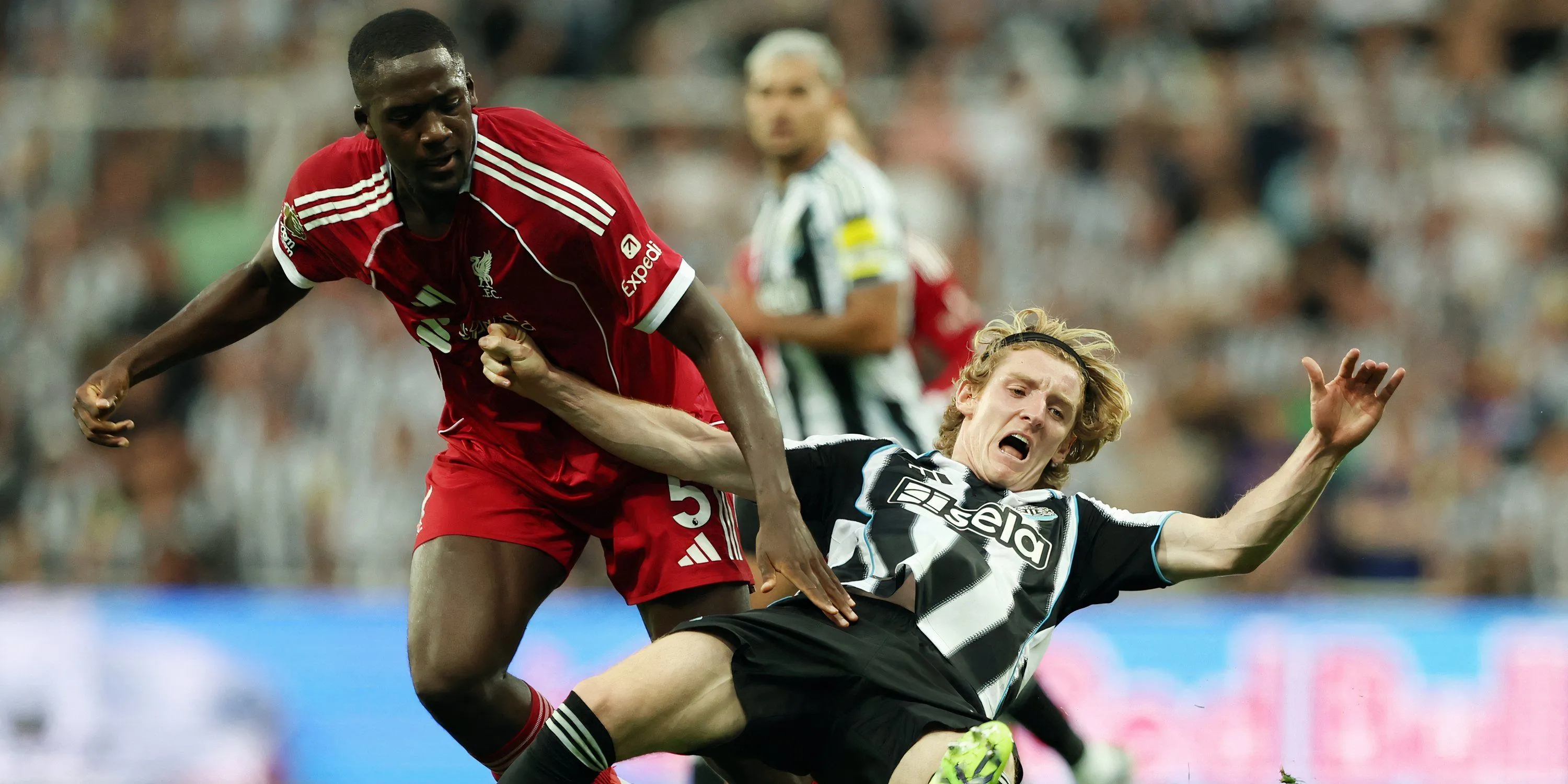 Ibrahima Konate đang thi đấu cho Liverpool, thể hiện phong độ ấn tượng sau những lời chỉ trích