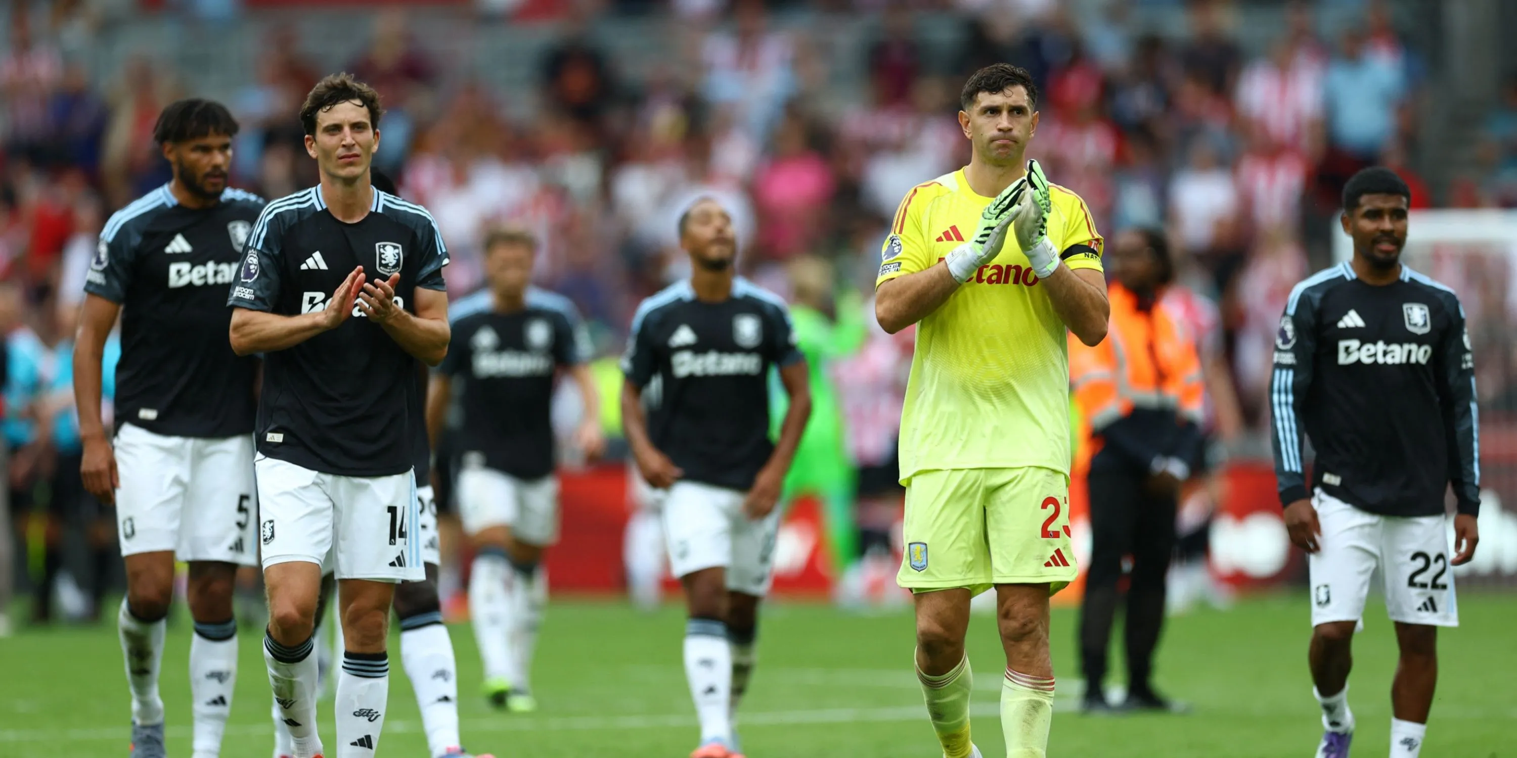 Thủ môn Emiliano Martinez thi đấu xuất sắc cho Aston Villa.