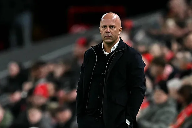 Arne Slot bảo vệ quyết định xoay tua đội hình sau trận thua 0-3