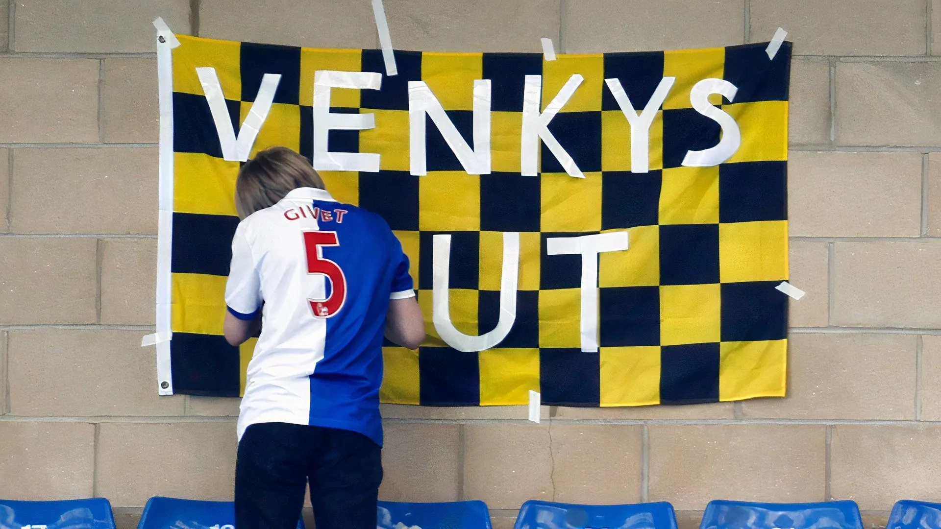 CĐV Blackburn phản đối chủ sở hữu trước đó