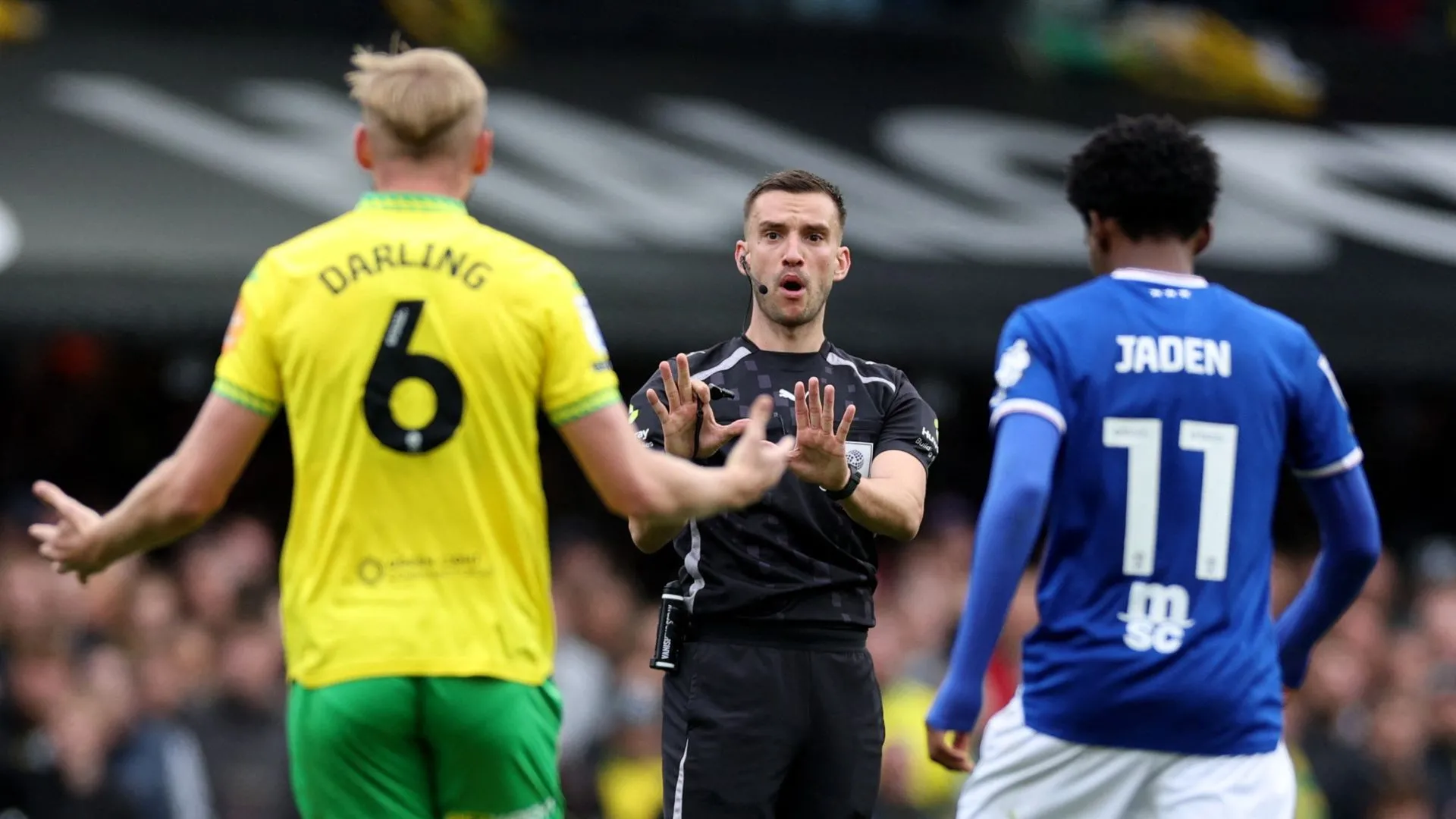 Cổ động viên Norwich bất an sau chuỗi trận thua liên tiếp tại Carrow Road