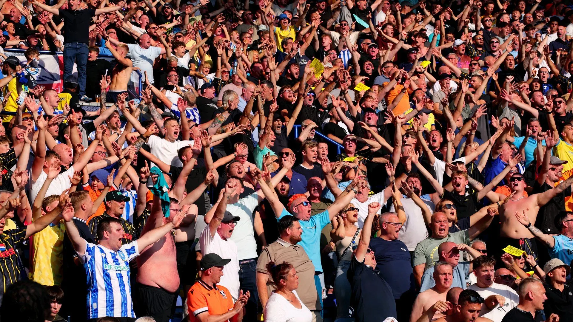 Cổ động viên Sheffield Wednesday kỳ vọng vào tương lai sau tin lương được giải quyết