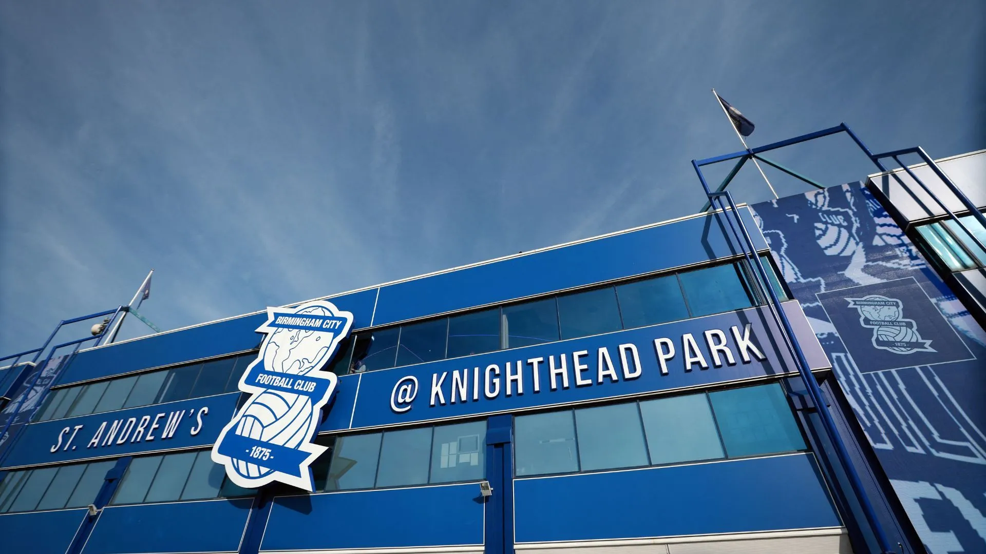 Cổng vào St Andrew với khán giả của Birmingham City