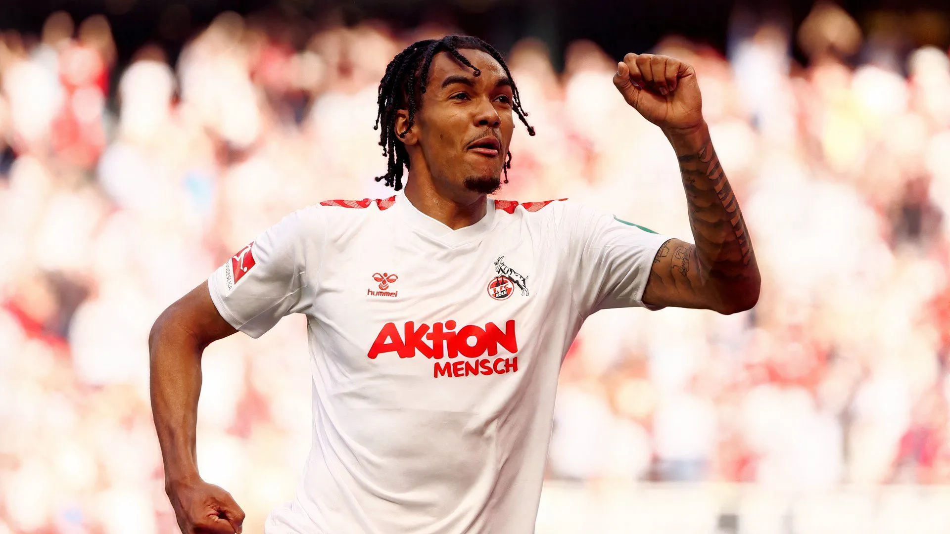 Damion Downs trong màu áo FC Köln - chữ ký chuyển nhượng gây tranh cãi của Southampton