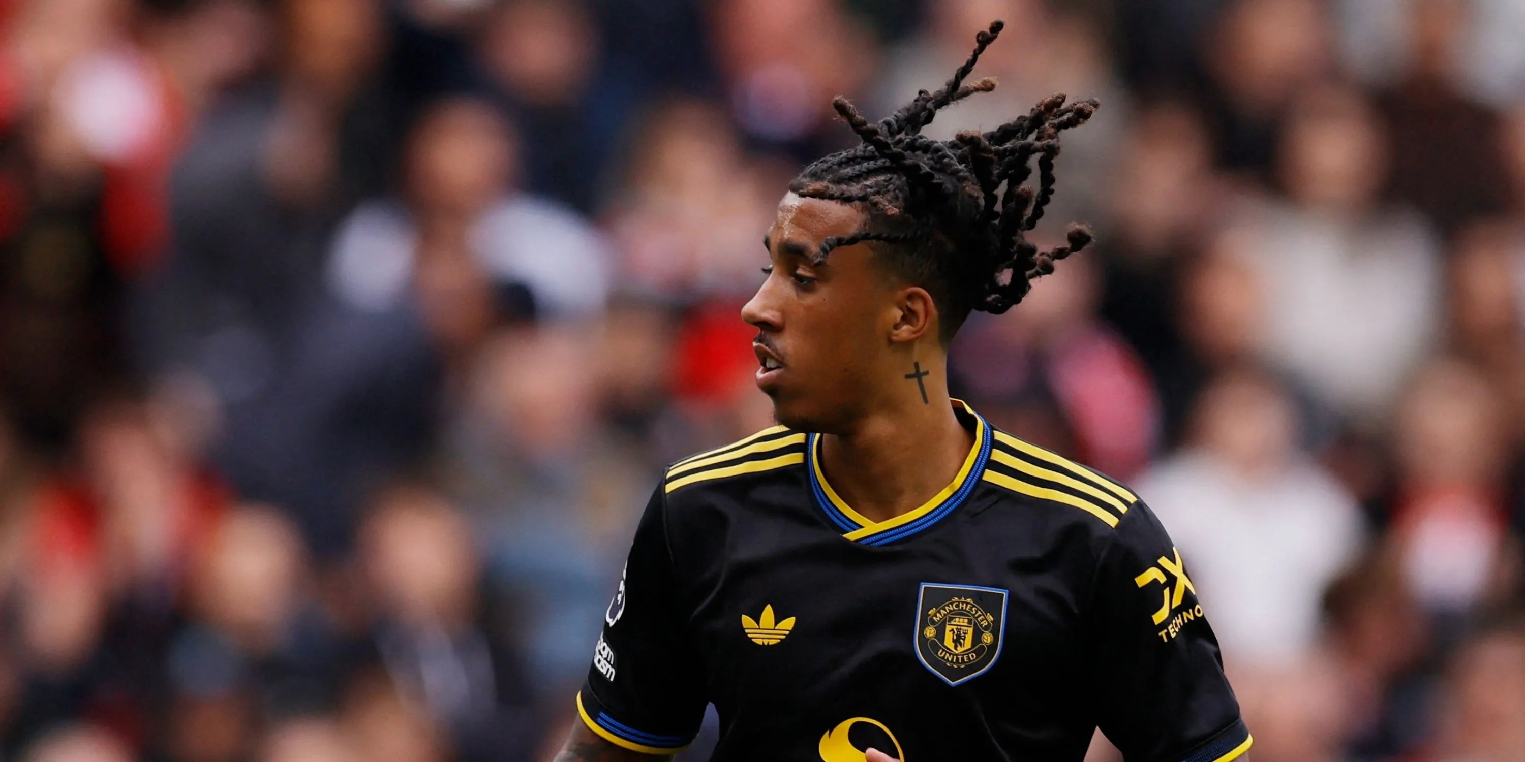 Leny Yoro chơi tự tin trong màu áo Man Utd