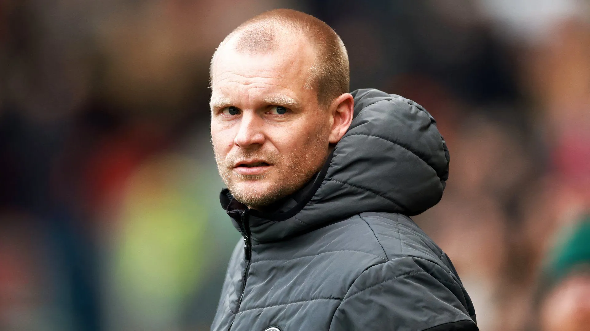 Liam Manning được bổ nhiệm với mong muốn ổn định và trở lại lộ trình thăng hạng