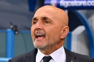 Luciano Spalletti tại buổi tập, ứng viên HLV mới của Juventus có thể quyết định số phận của Jonathan David