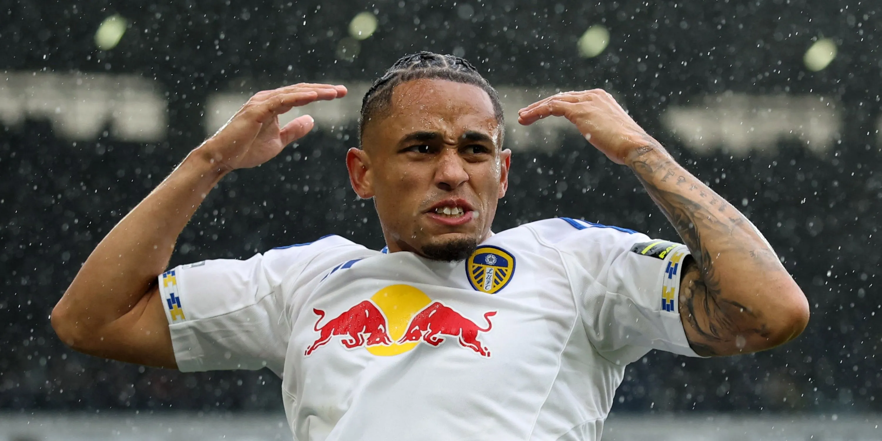 Noah Okafor trong màu áo Leeds, bổ sung chất lượng cho hàng công và kế hoạch trụ hạng của CLB