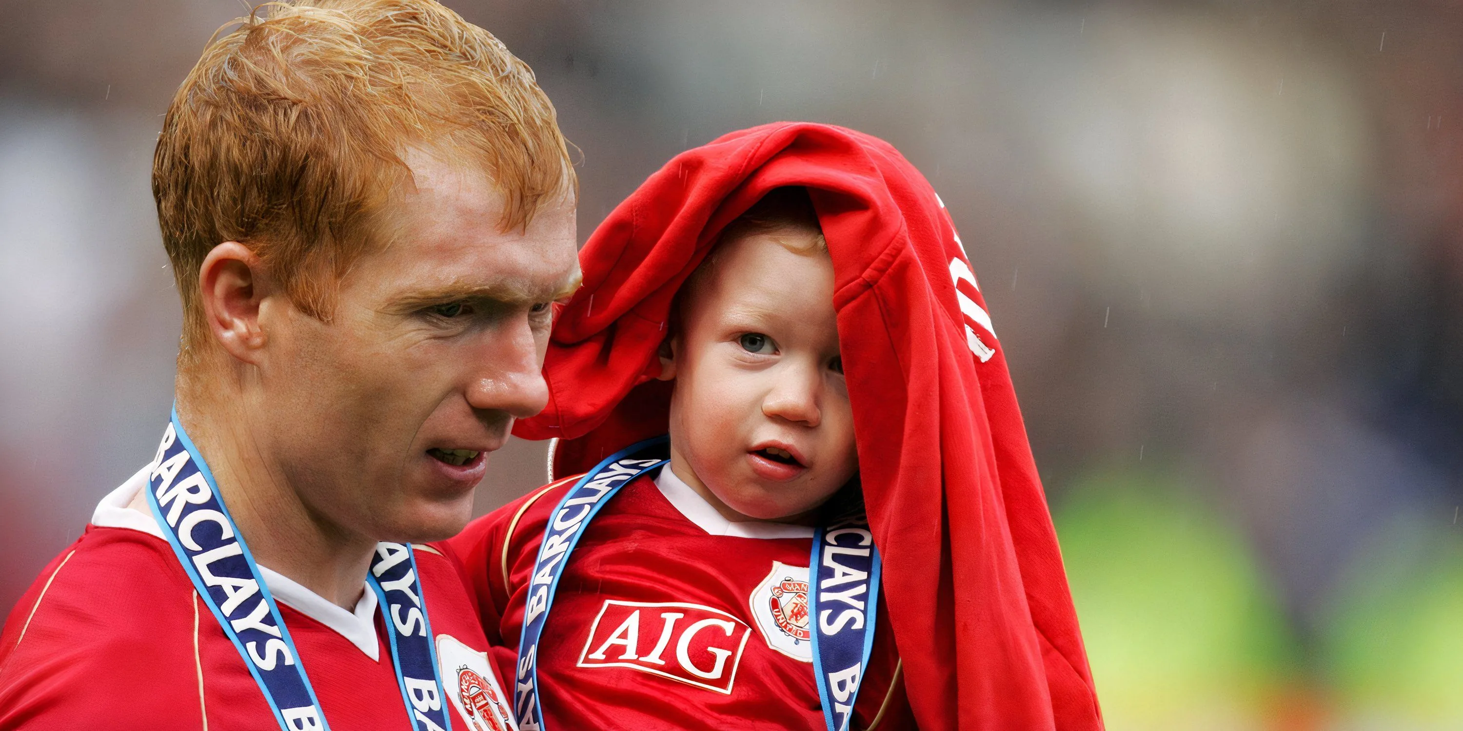Paul Scholes tham gia hoạt động từ thiện ủng hộ người tự kỷ và gây quỹ bệnh viện nhi