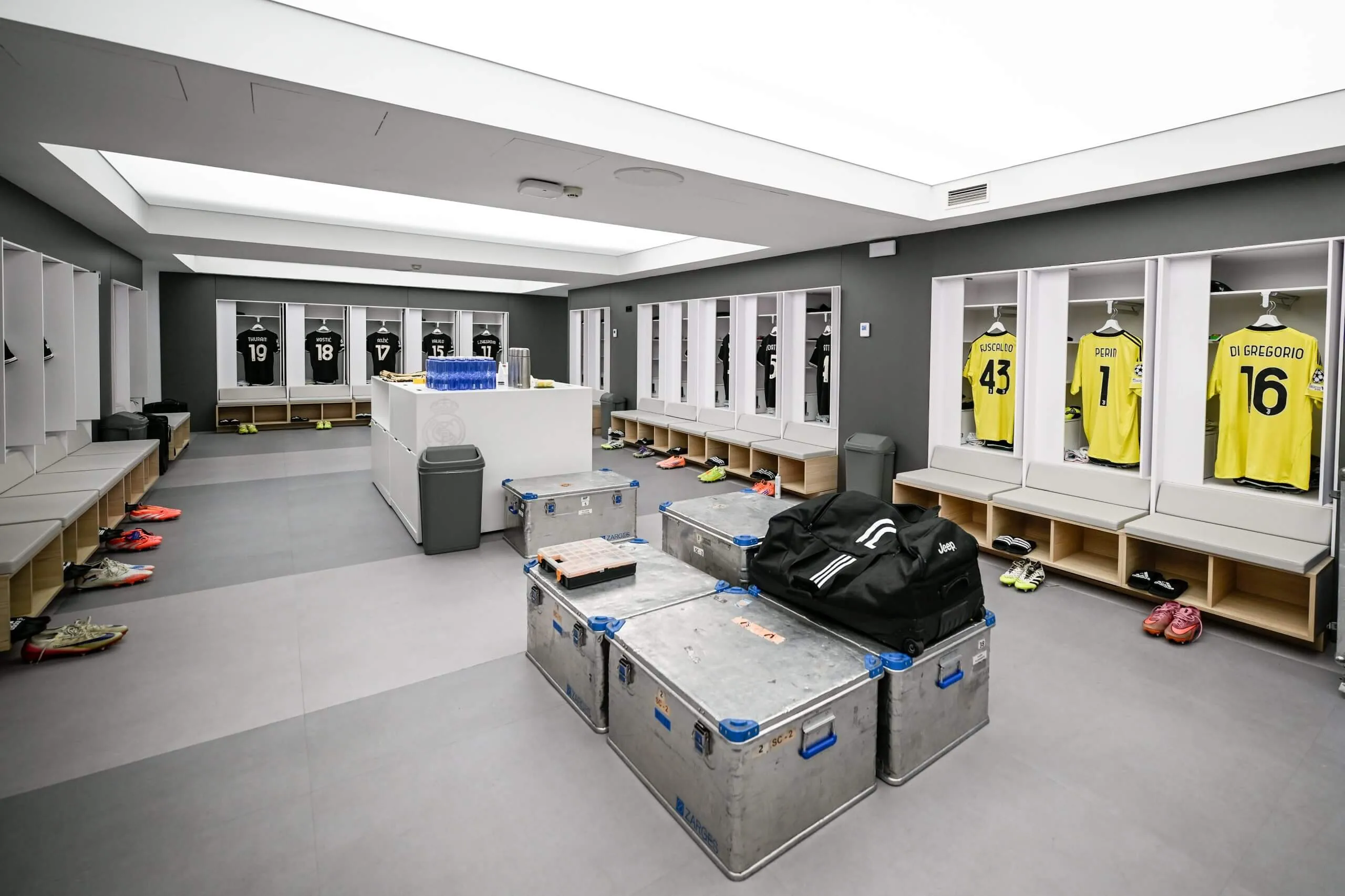 Phòng thay đồ đội khách Juventus tại Bernabeu từng gây bất tiện về bố trí và vệ sinh